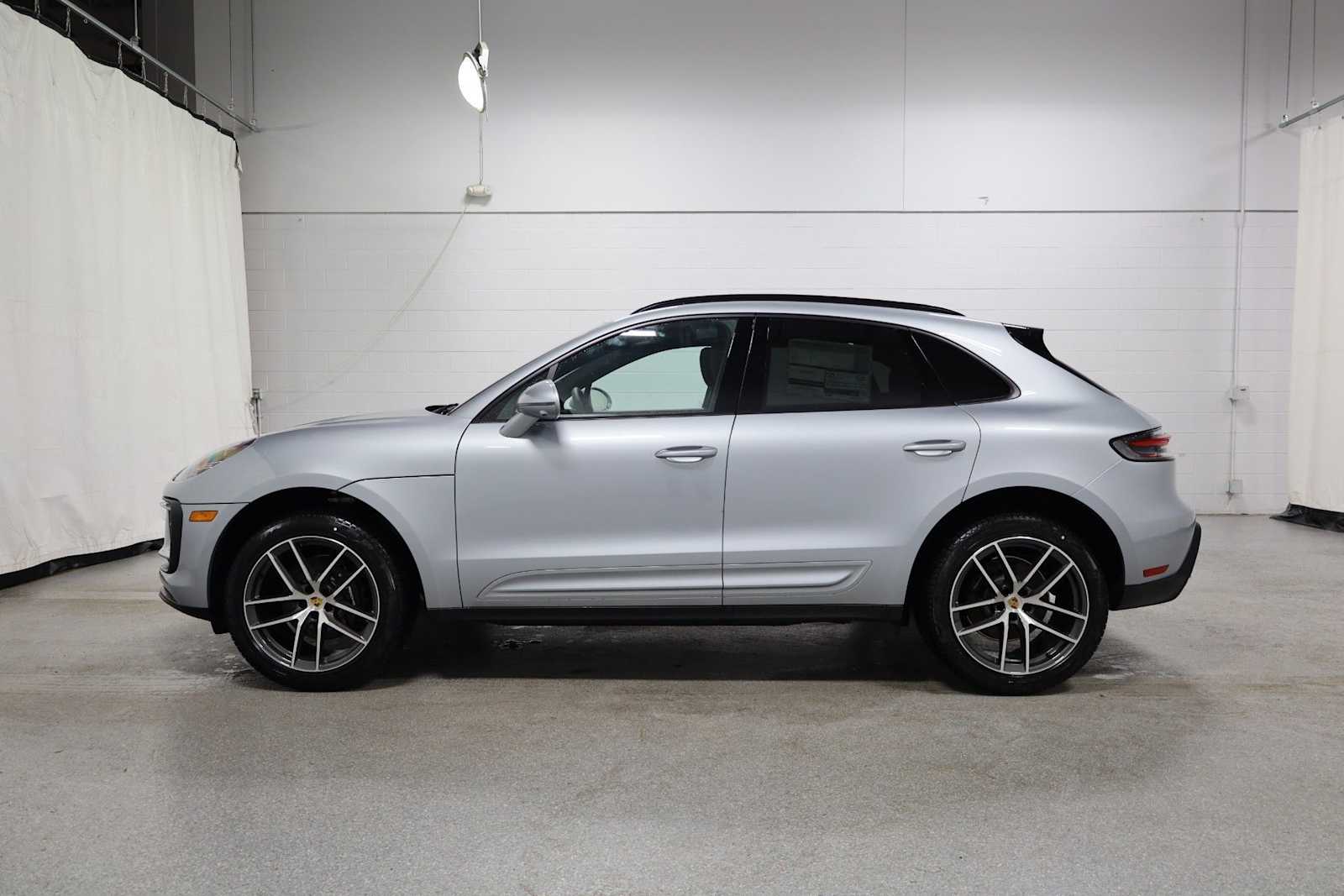 Thumbnail: 2026 Porsche Macan - 2