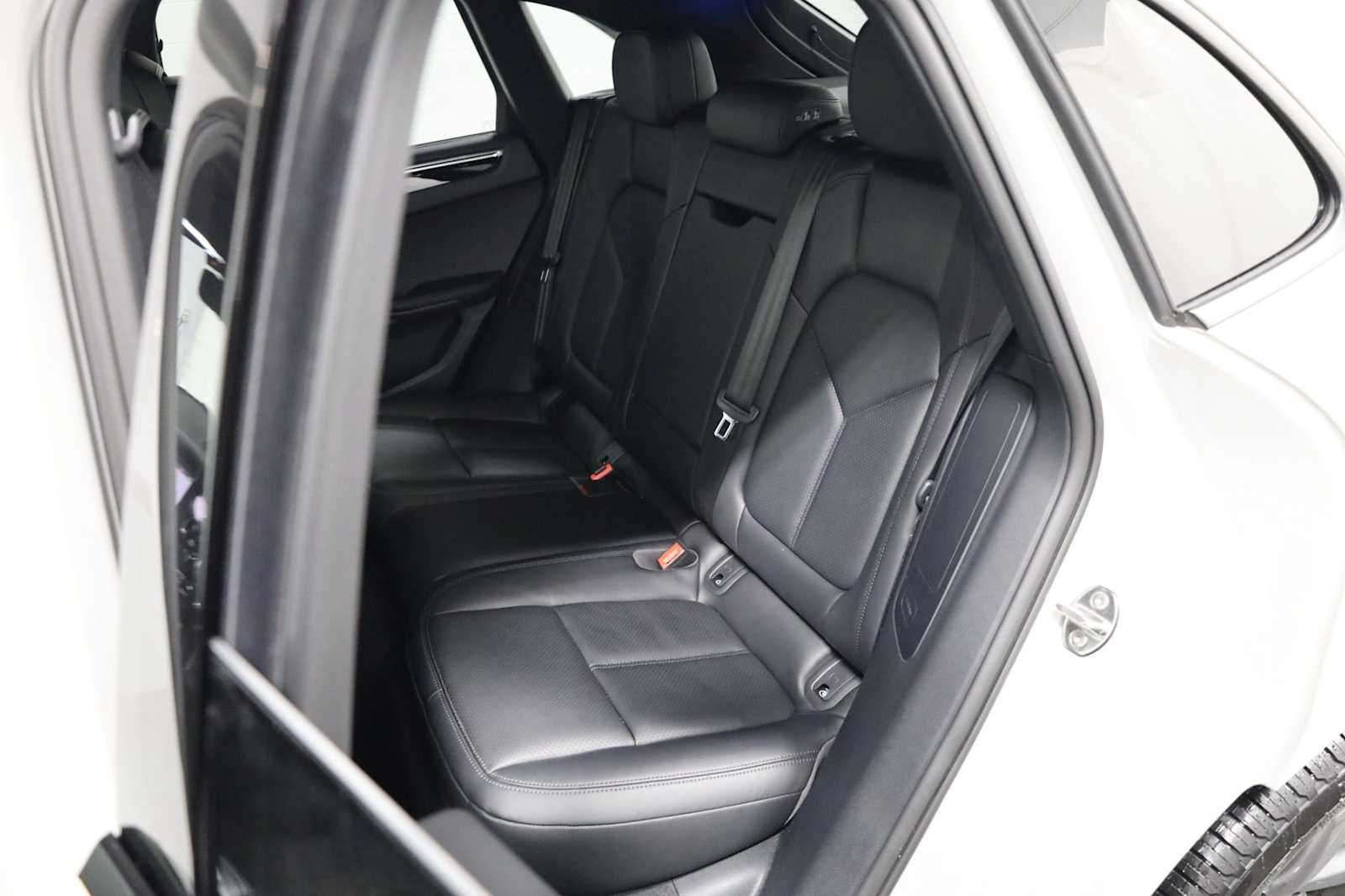 Thumbnail: 2025 Porsche Macan - 36