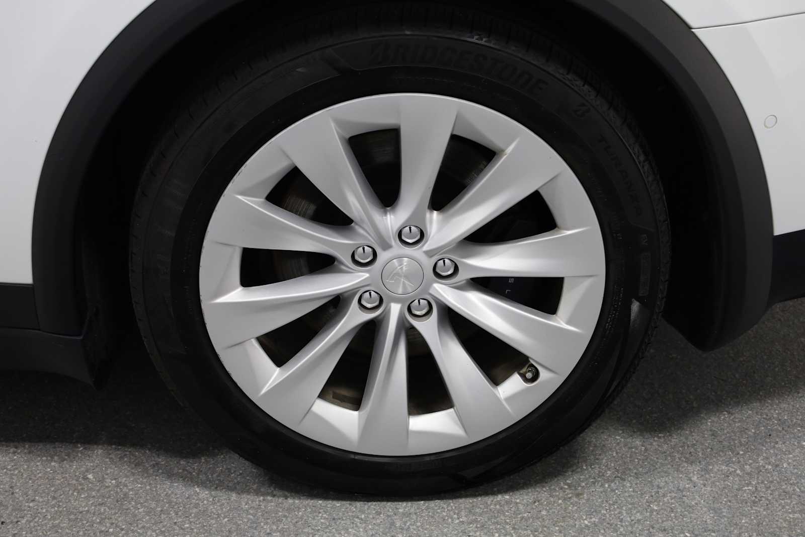 Thumbnail: 2021 Tesla Model X - 34