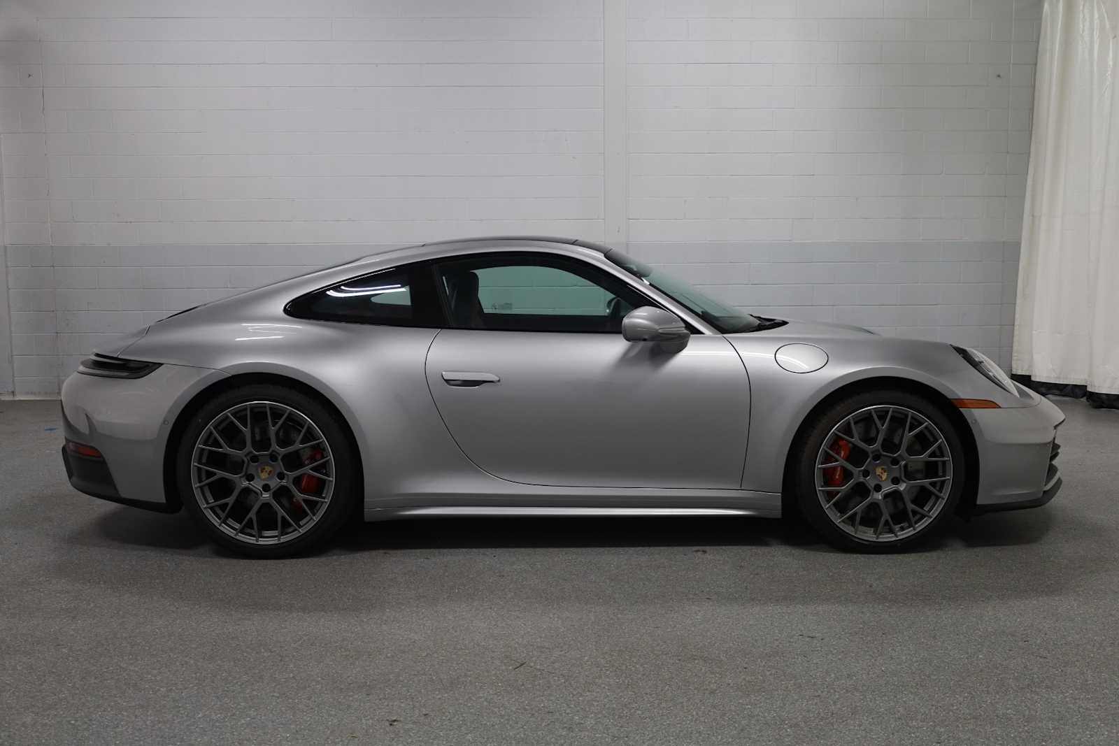 Thumbnail: 2025 Porsche 911 - 10
