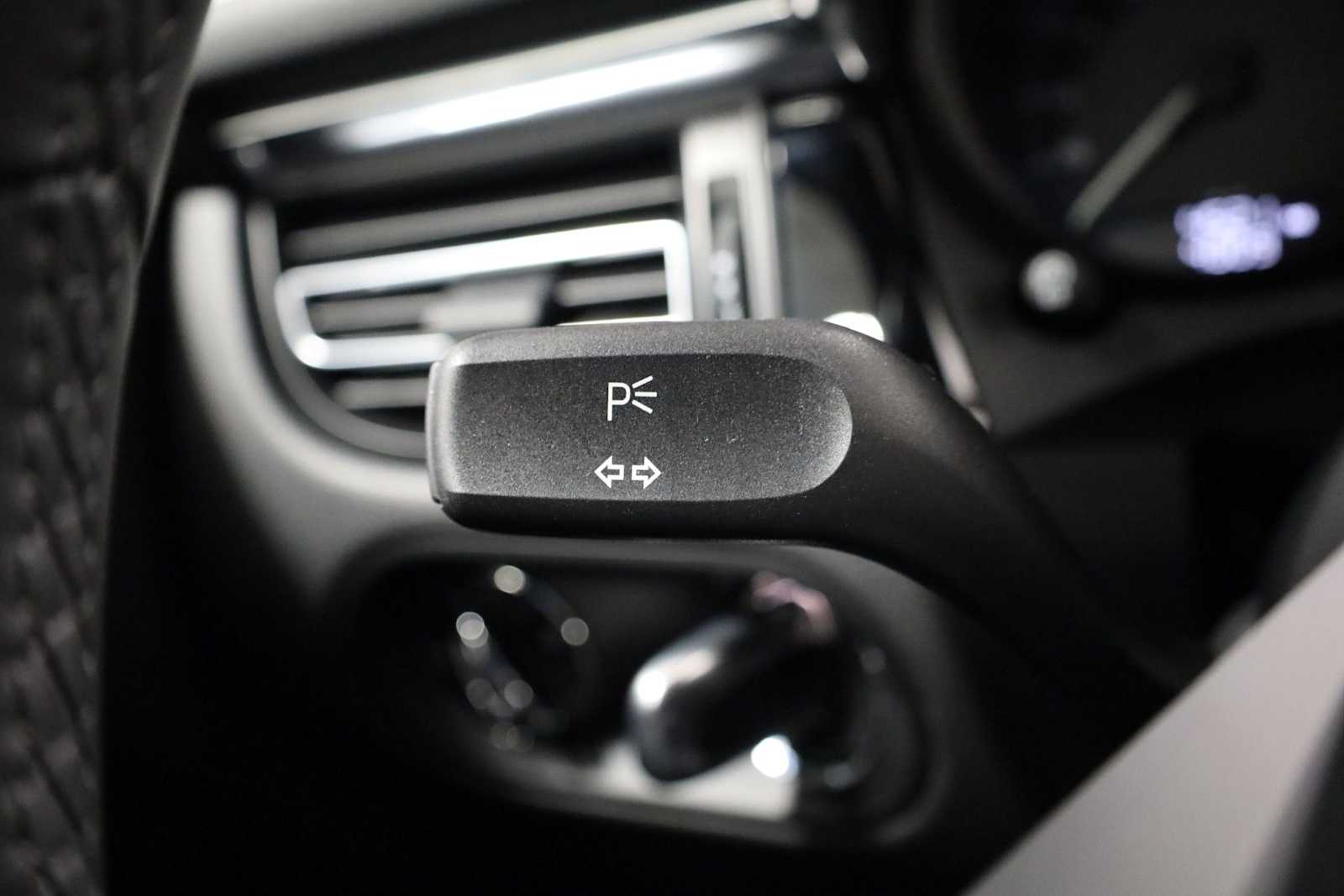 Thumbnail: 2025 Porsche Macan - 30