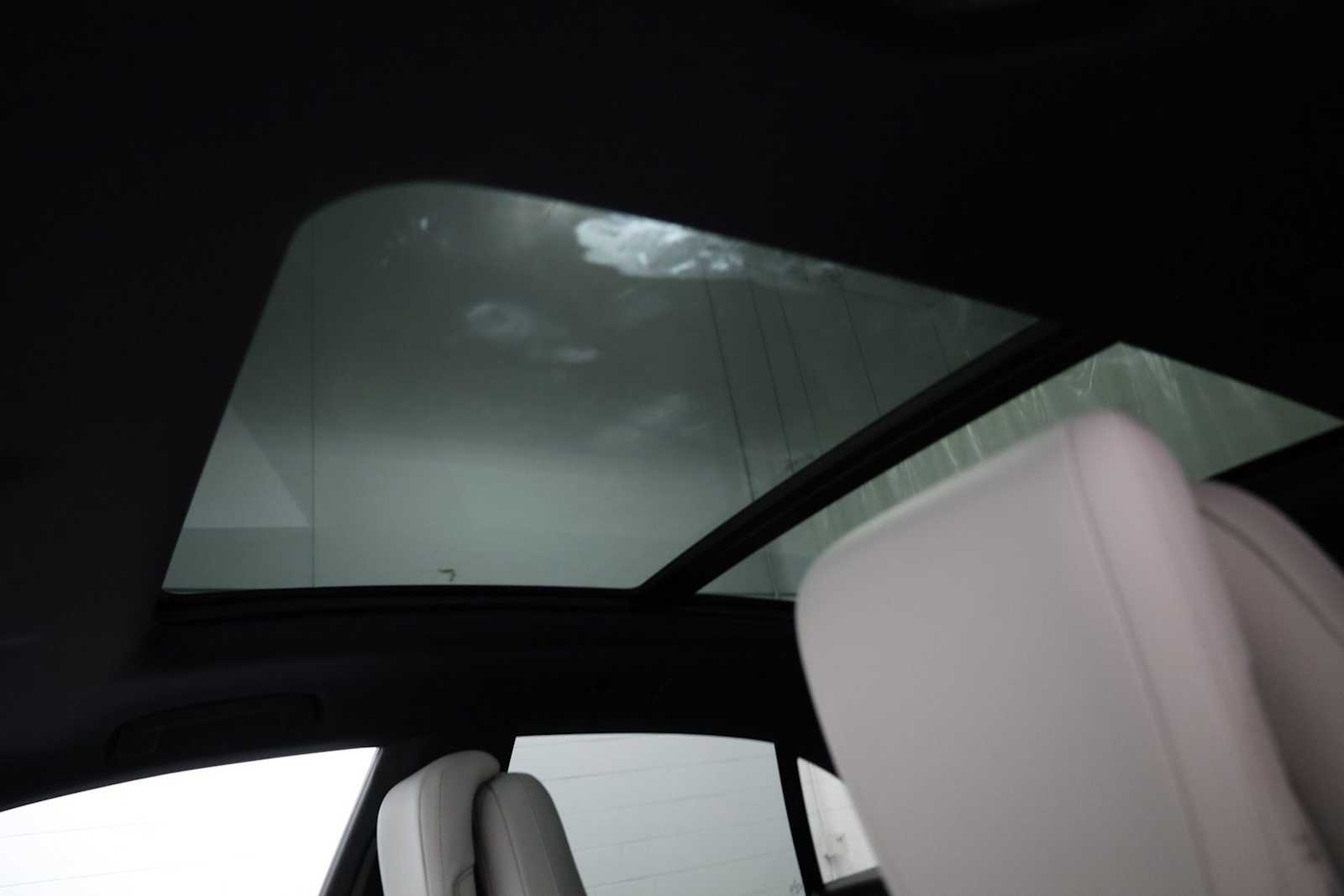 Thumbnail: 2025 Porsche Macan - 20