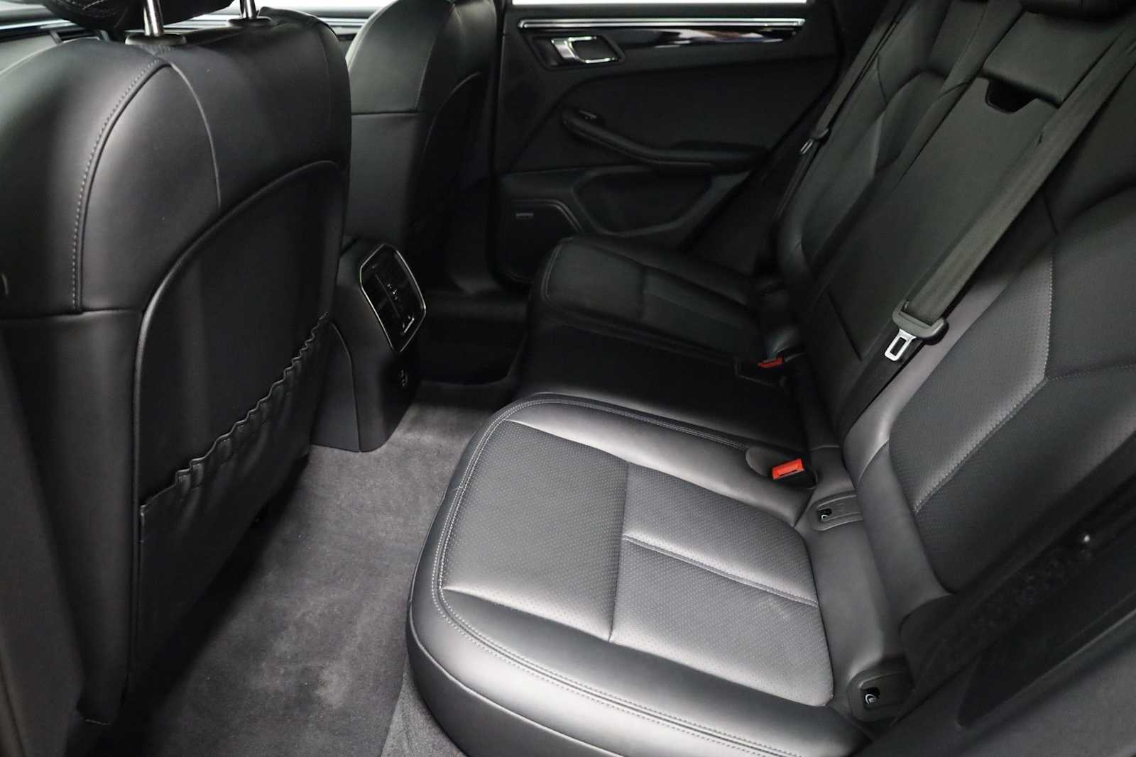 Thumbnail: 2025 Porsche Macan - 36