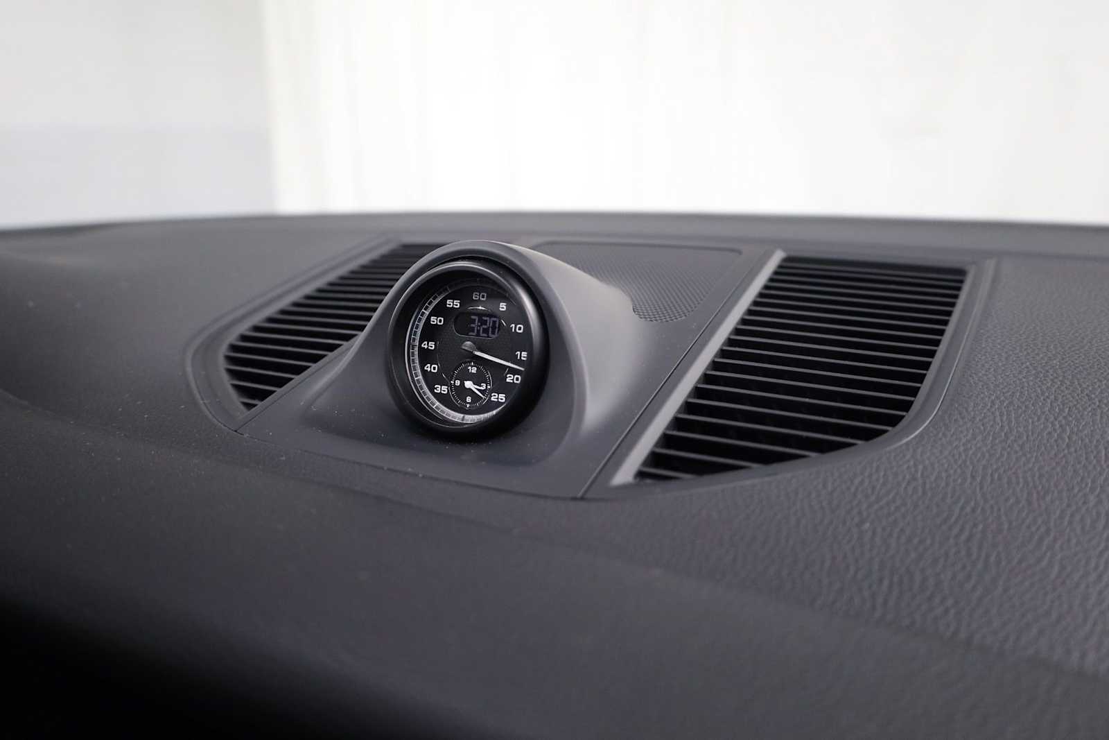 Thumbnail: 2026 Porsche Macan - 23