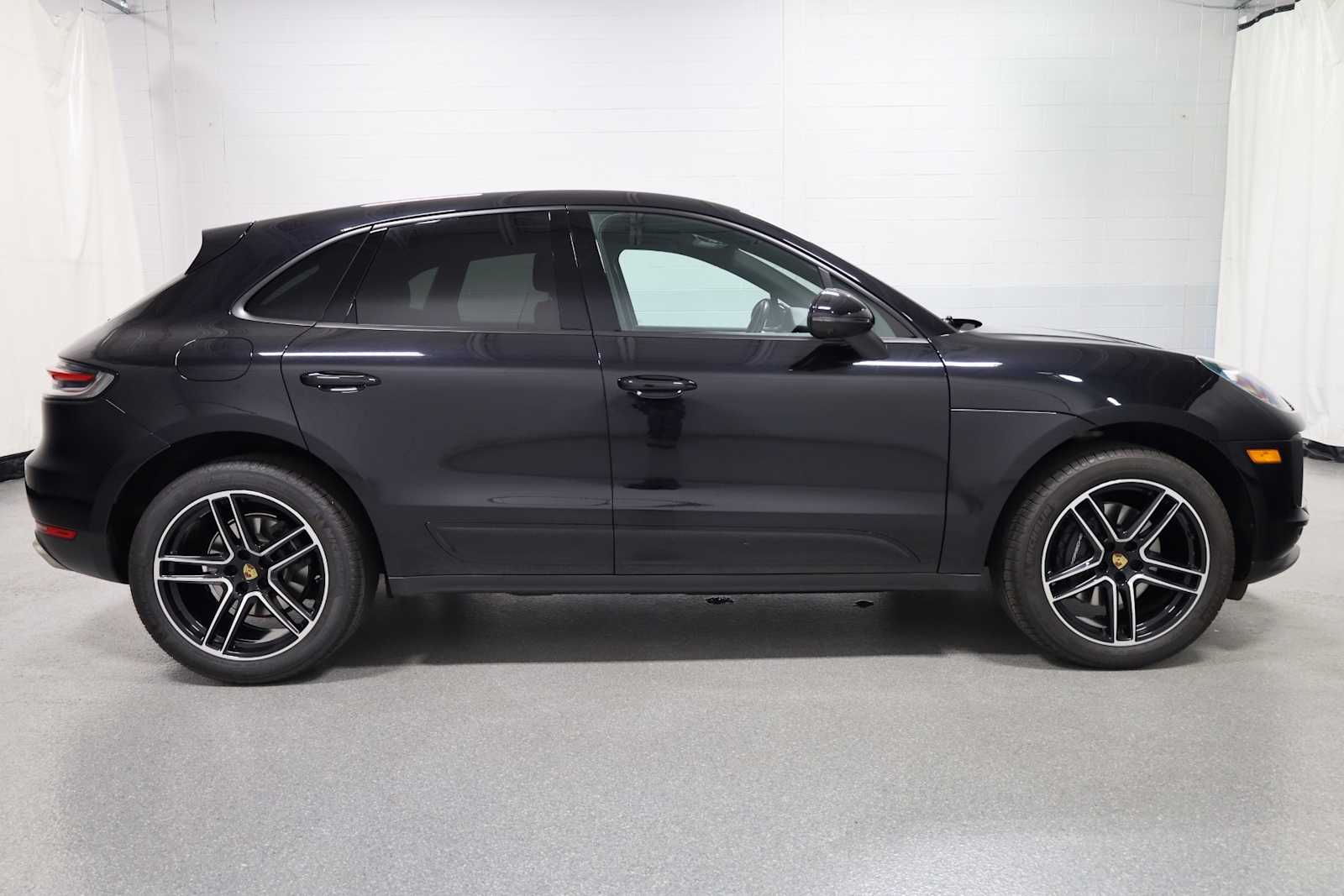 Thumbnail: 2021 Porsche Macan - 10