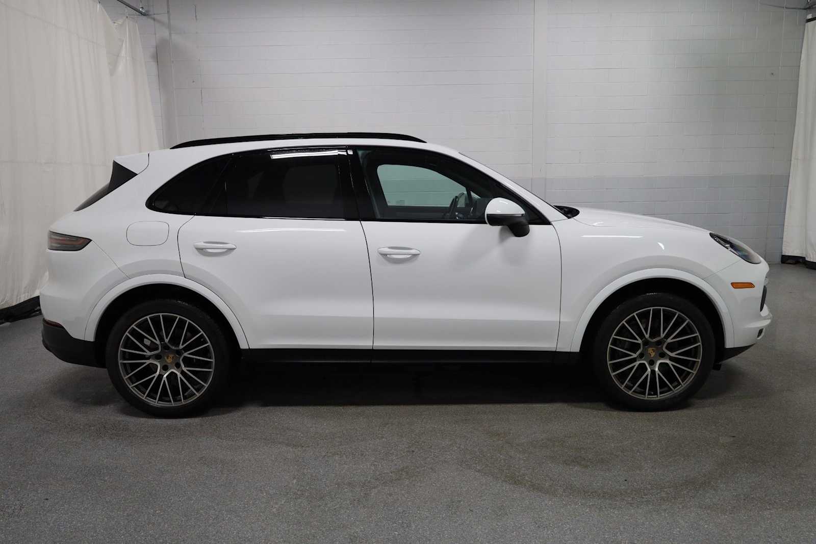 Thumbnail: 2023 Porsche Cayenne - 10