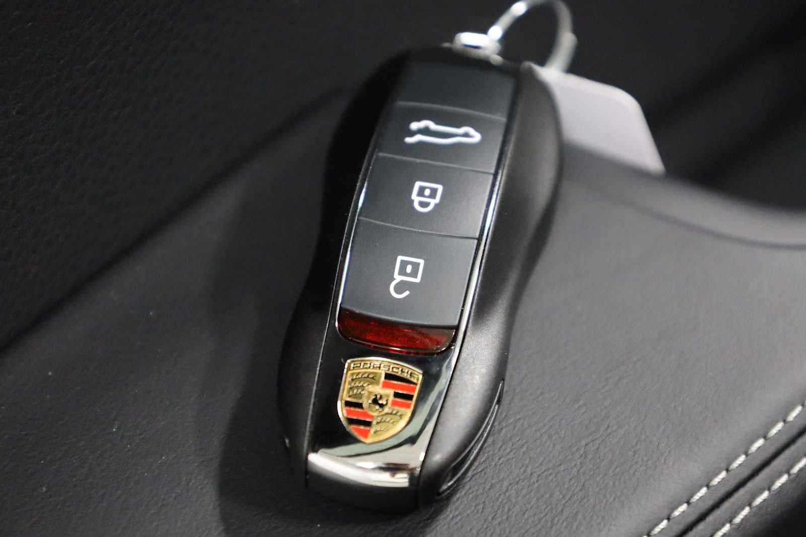 Thumbnail: 2026 Porsche Macan - 43