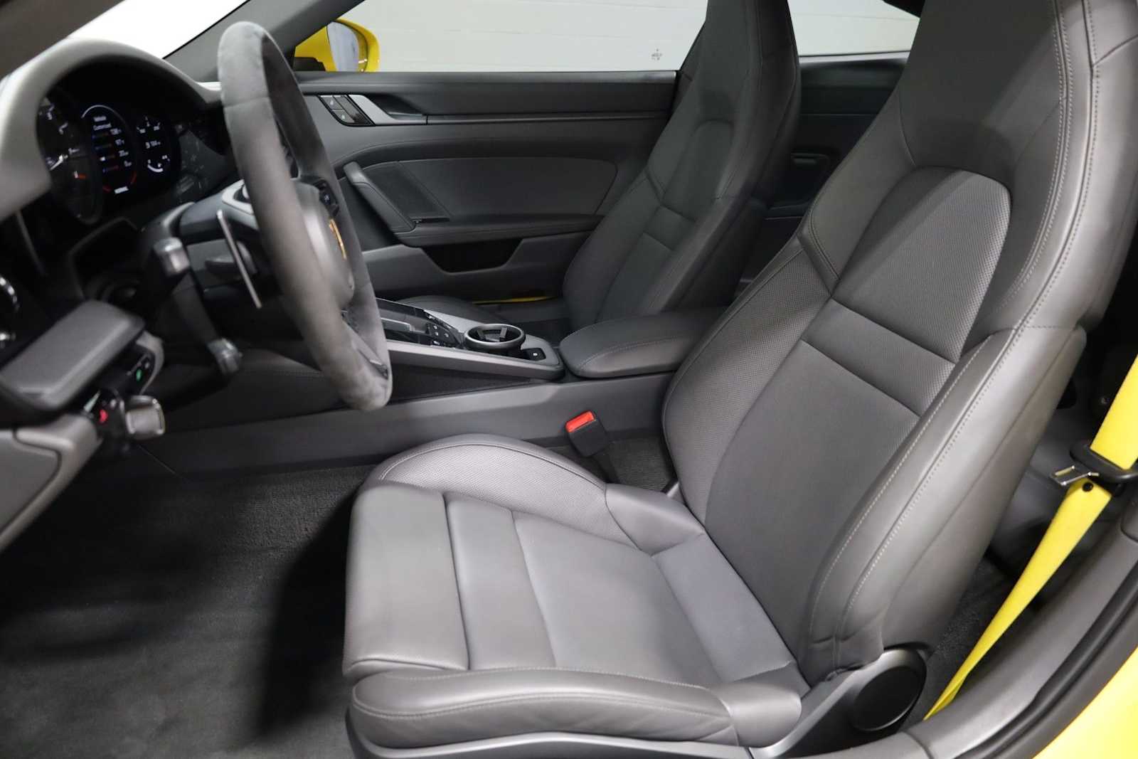 Thumbnail: 2020 Porsche 911 - 5