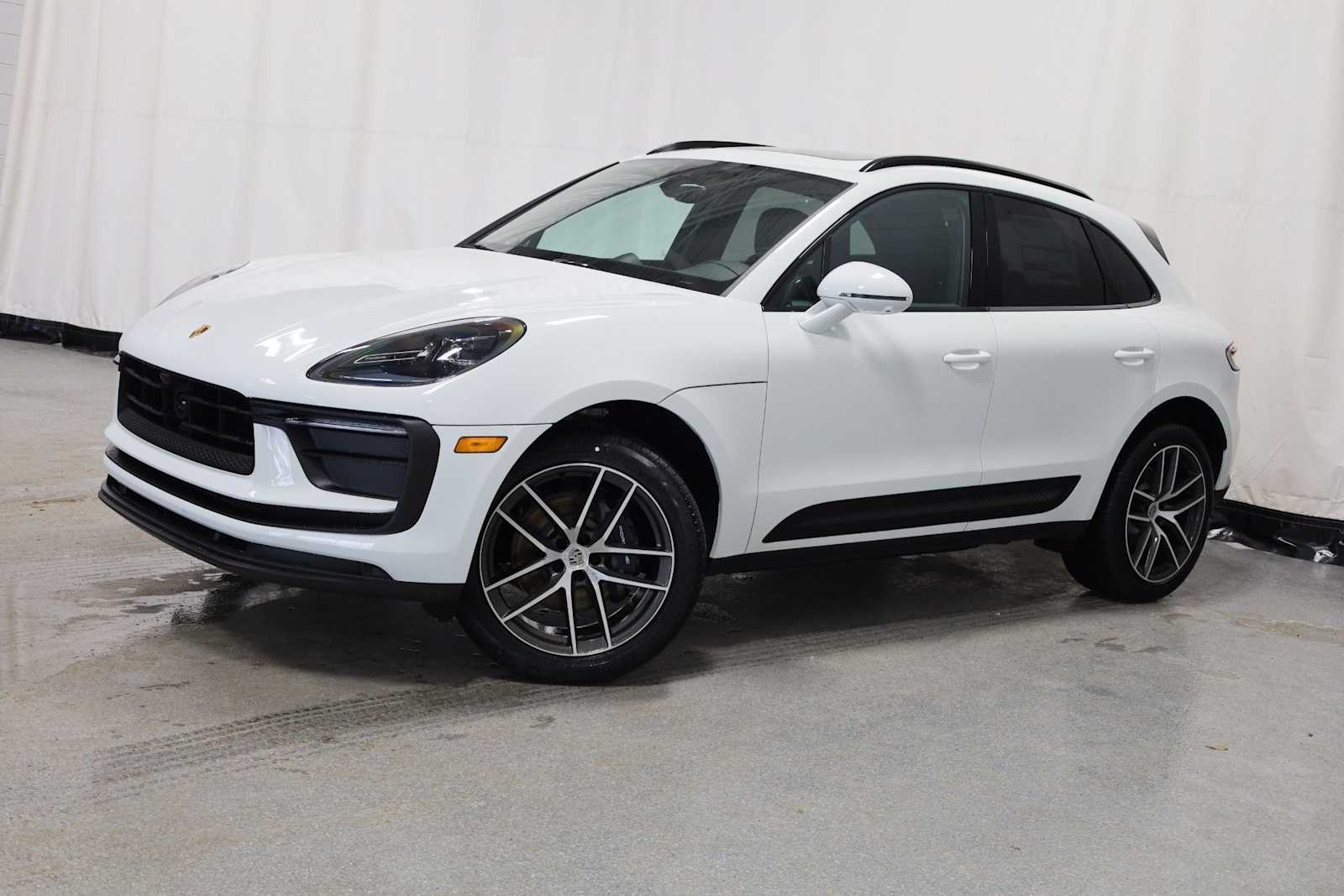 Thumbnail: 2026 Porsche Macan - 1