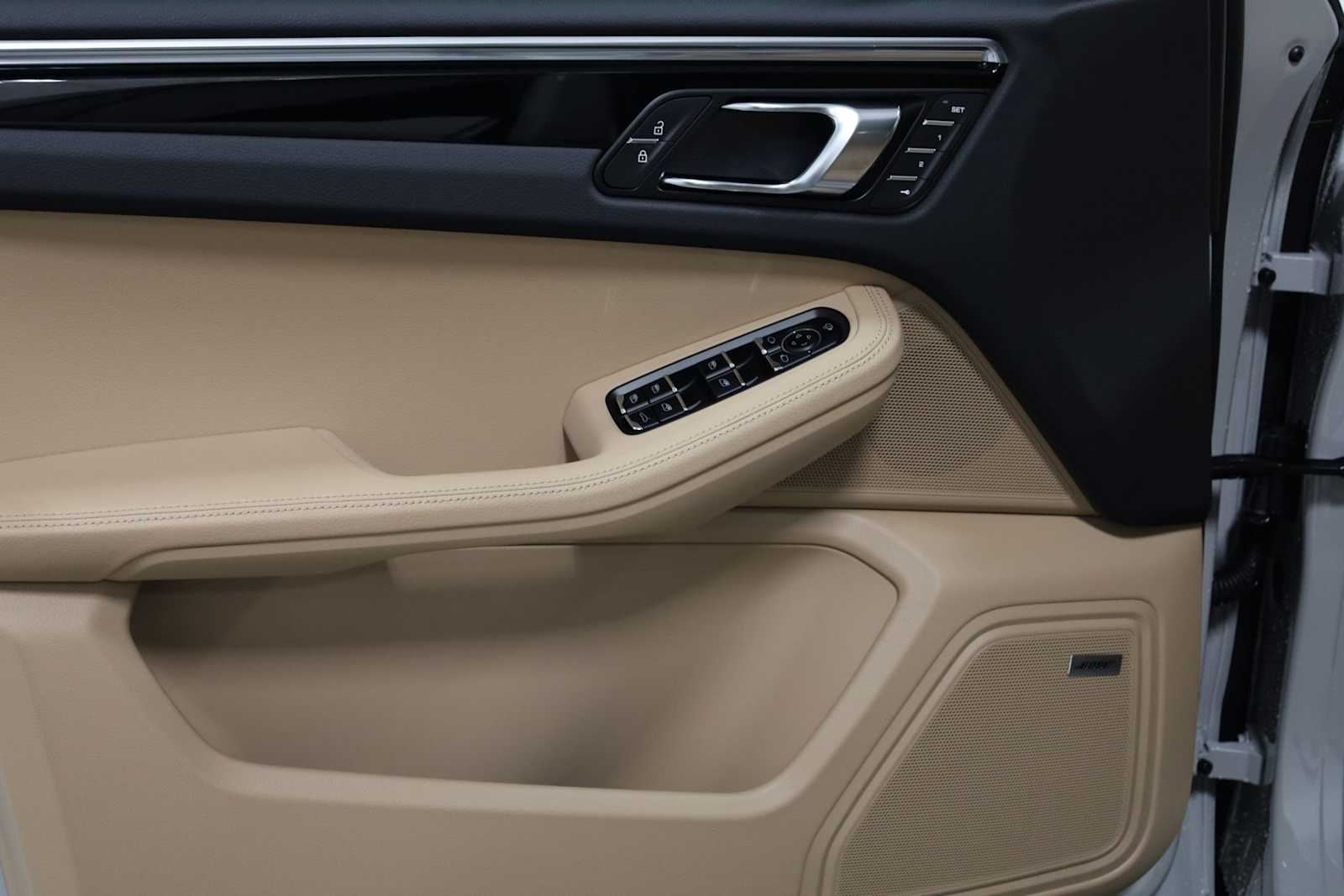 Thumbnail: 2026 Porsche Macan - 16