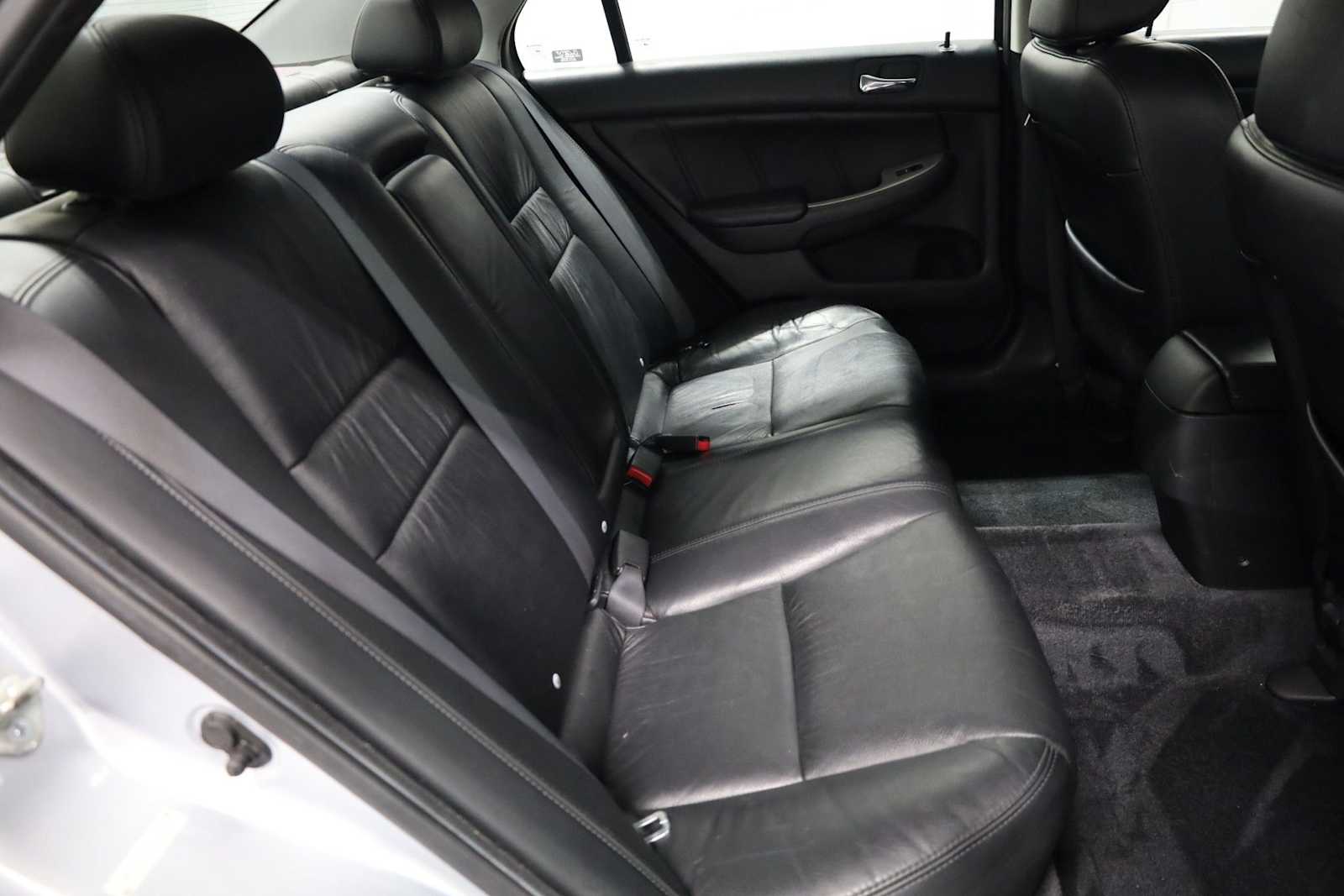 Thumbnail: 2005 Honda Accord - 32