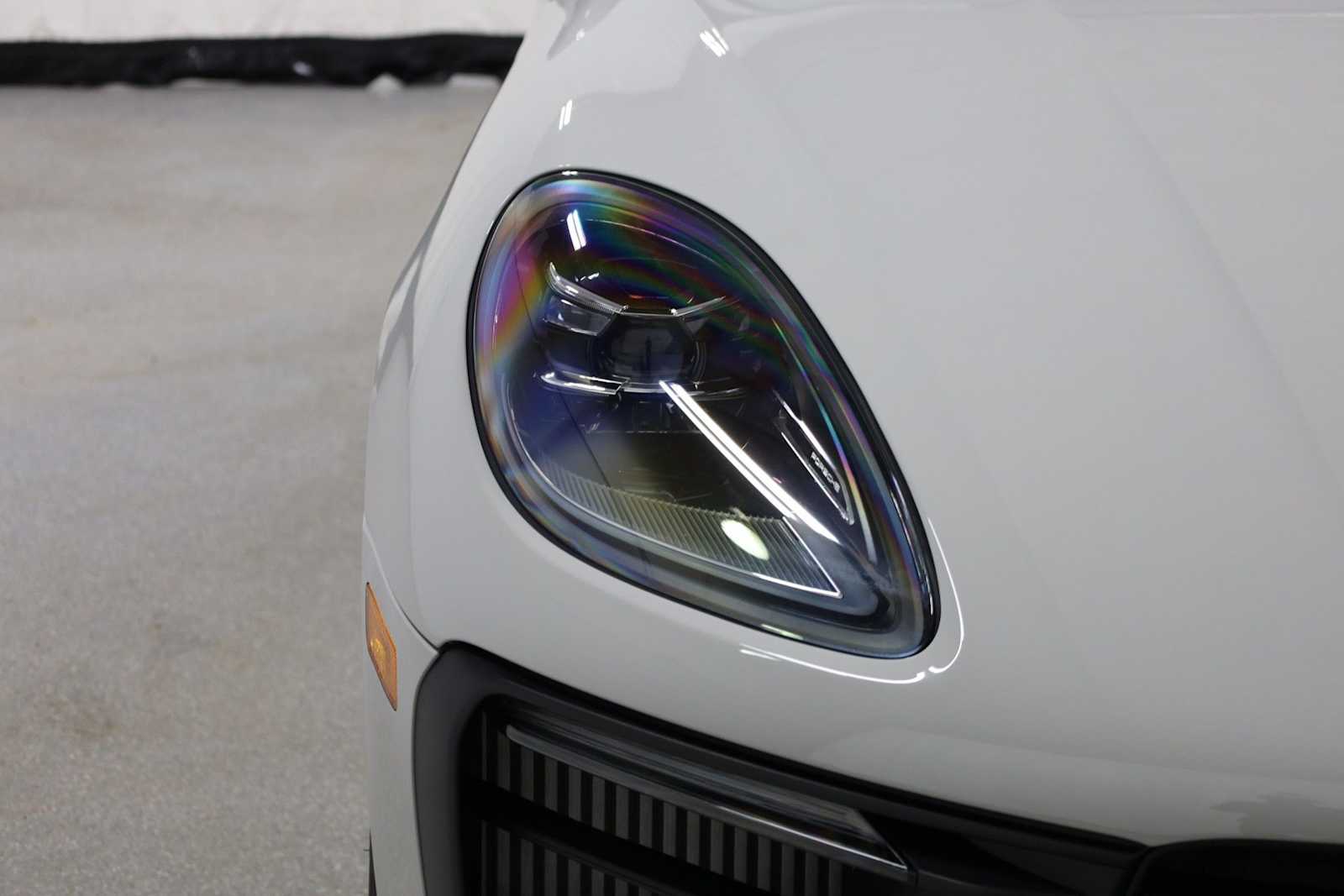 Thumbnail: 2026 Porsche Macan - 15