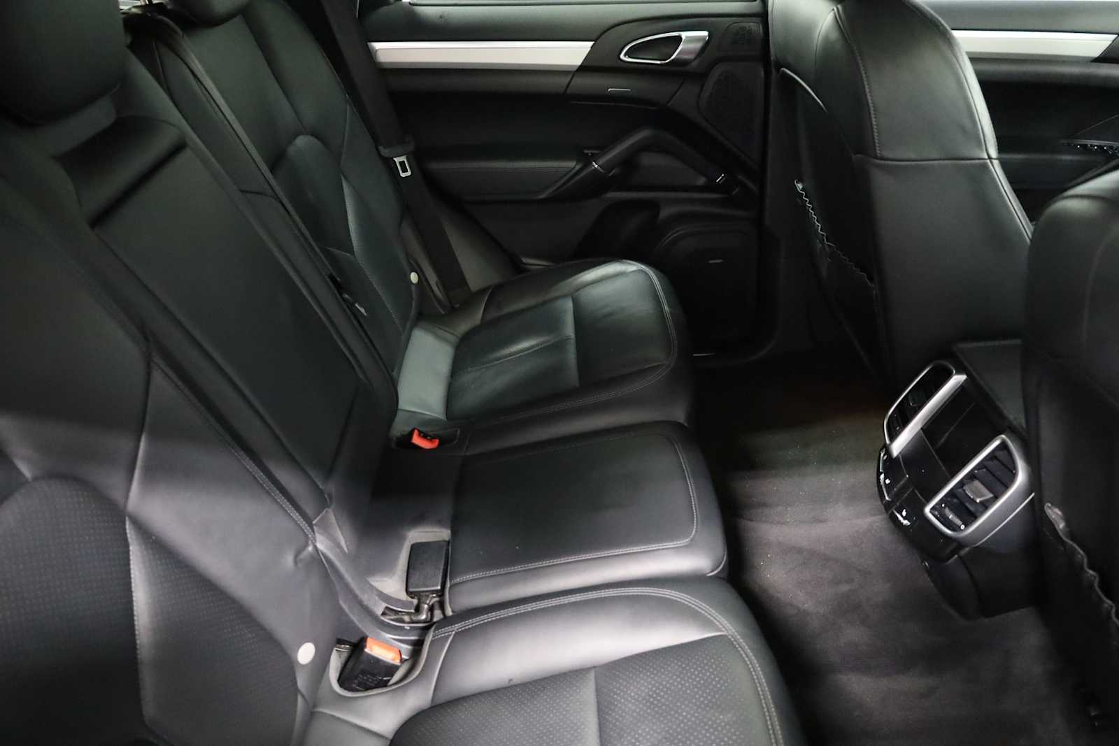 Thumbnail: 2014 Porsche Cayenne - 35