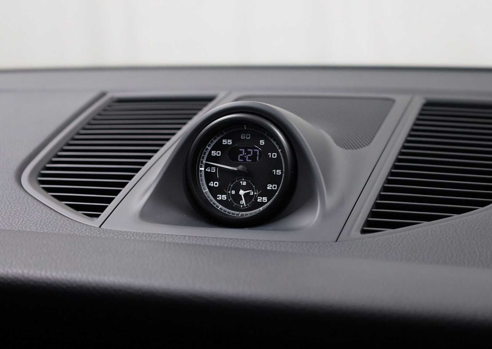 Thumbnail: 2026 Porsche Macan - 23