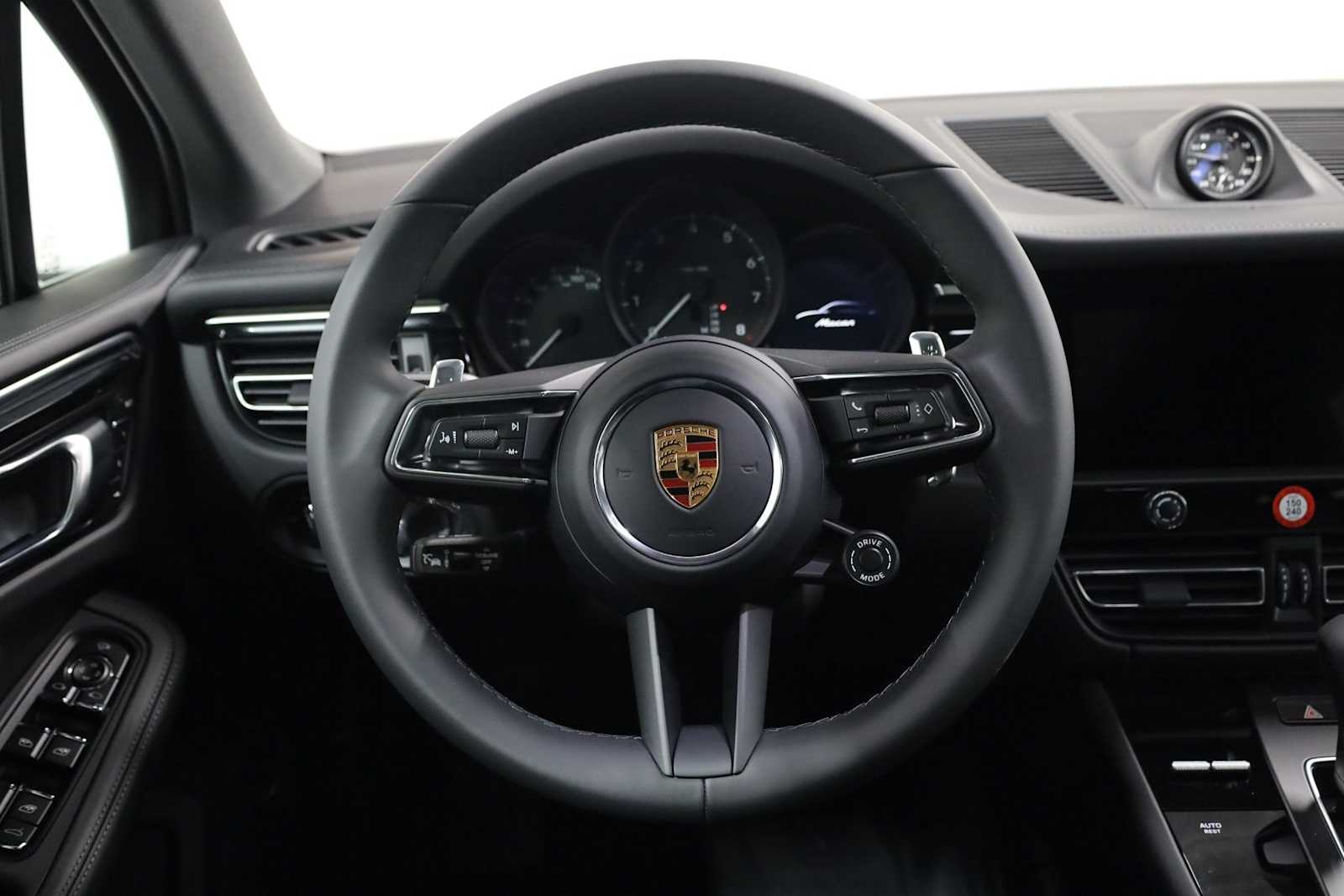 Thumbnail: 2026 Porsche Macan - 25