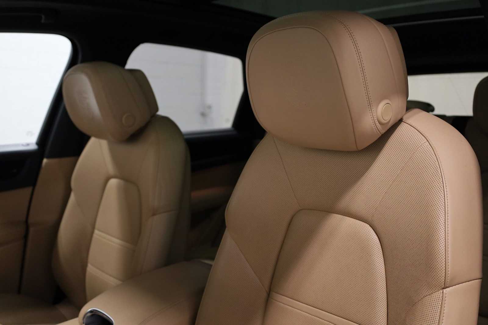 Thumbnail: 2019 Porsche Cayenne - 19