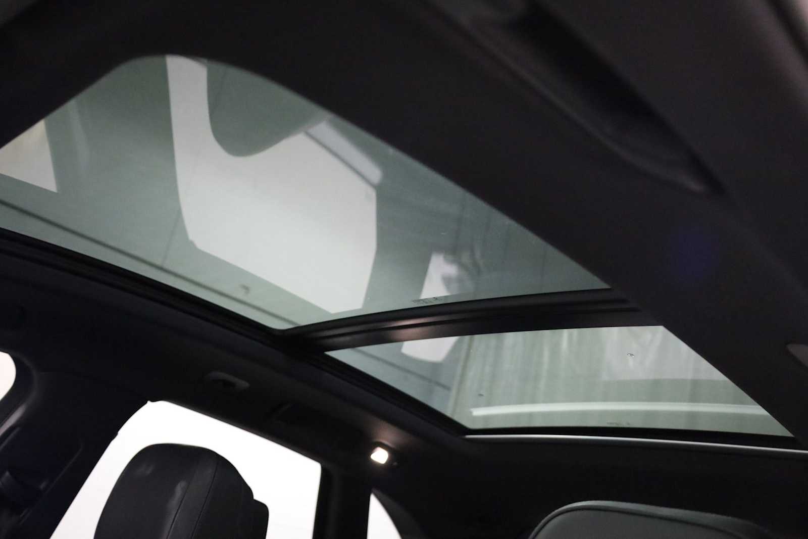 Thumbnail: 2020 Porsche Macan - 20