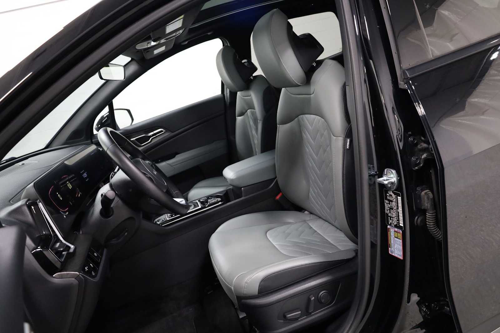 Thumbnail: 2023 Kia Sportage - 5