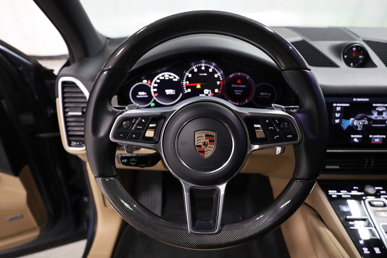 Thumbnail: 2019 Porsche Cayenne - 25
