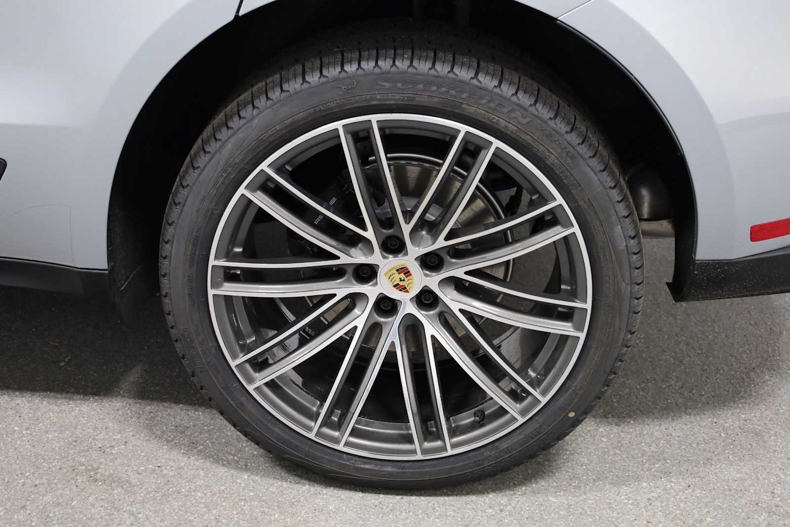 Thumbnail: 2026 Porsche Macan - 39