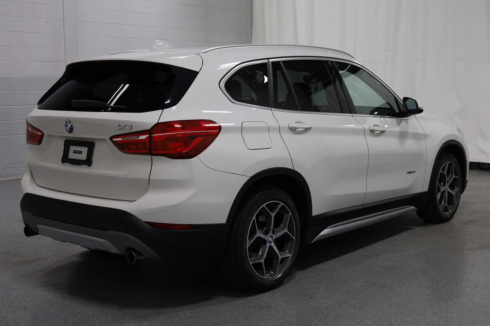 Thumbnail: 2016 BMW X1 - 9