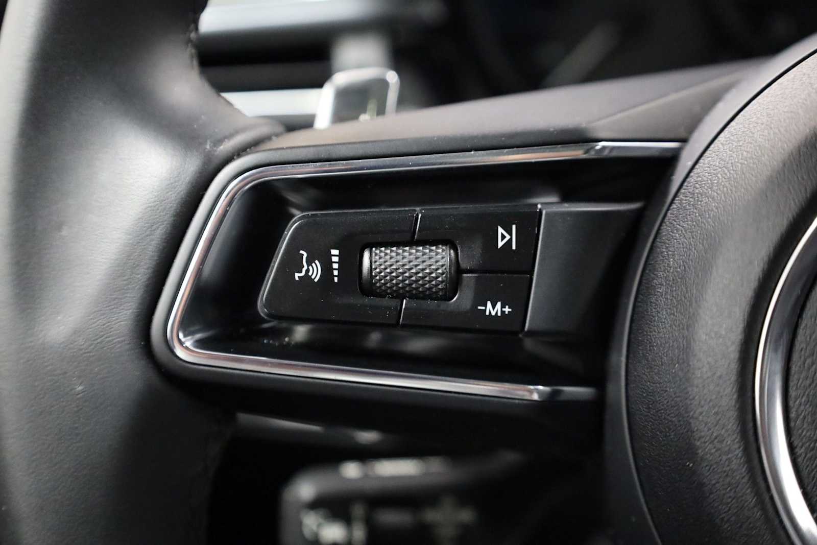 Thumbnail: 2025 Porsche Macan - 27