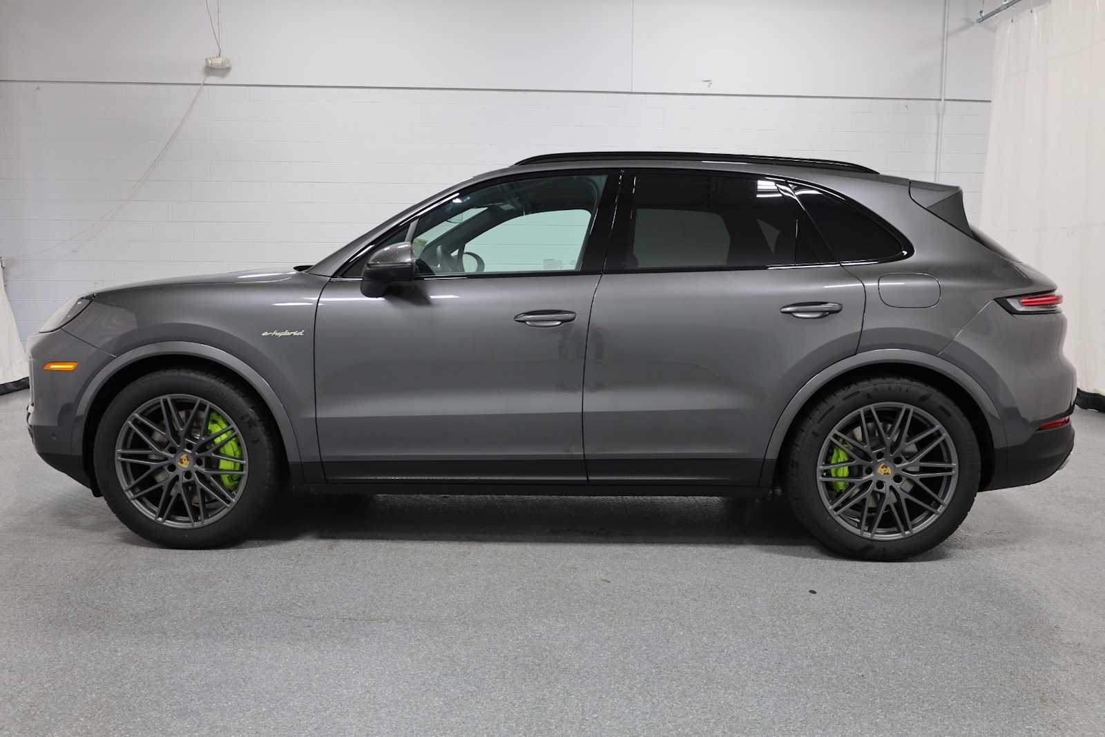 Thumbnail: 2024 Porsche Cayenne - 5