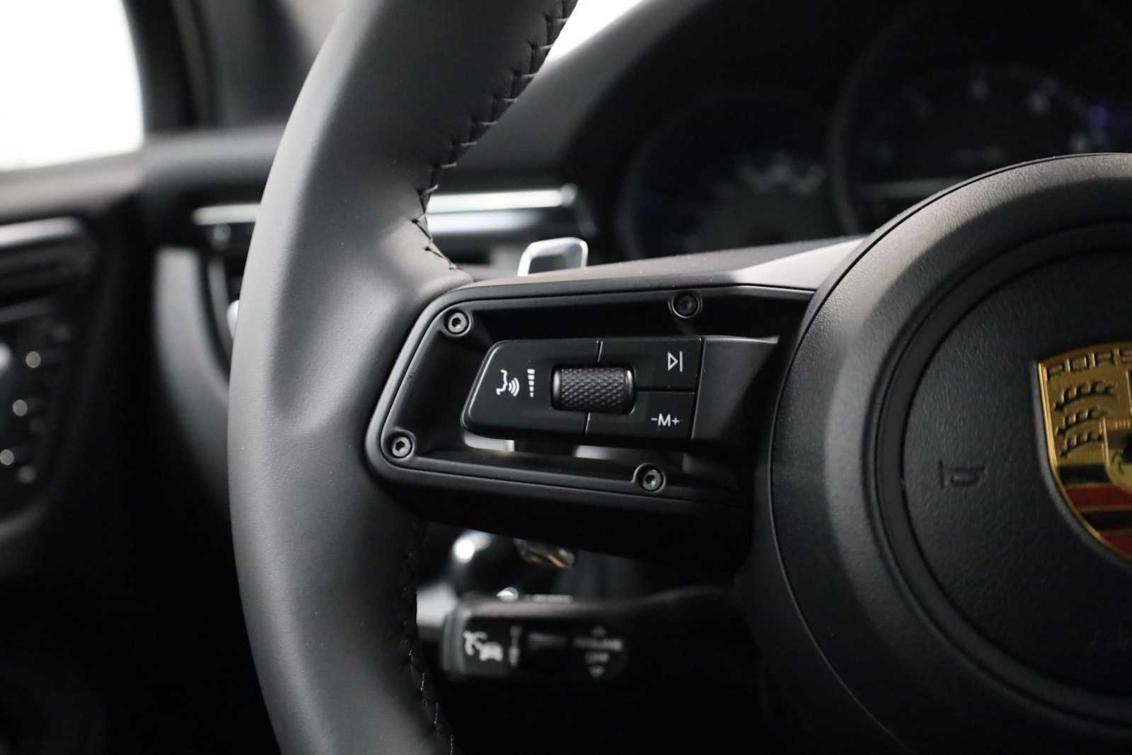 Thumbnail: 2026 Porsche Macan - 27