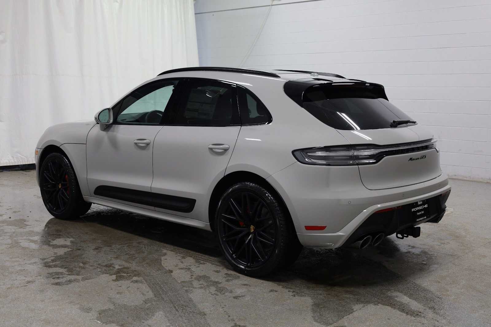 Thumbnail: 2026 Porsche Macan - 3