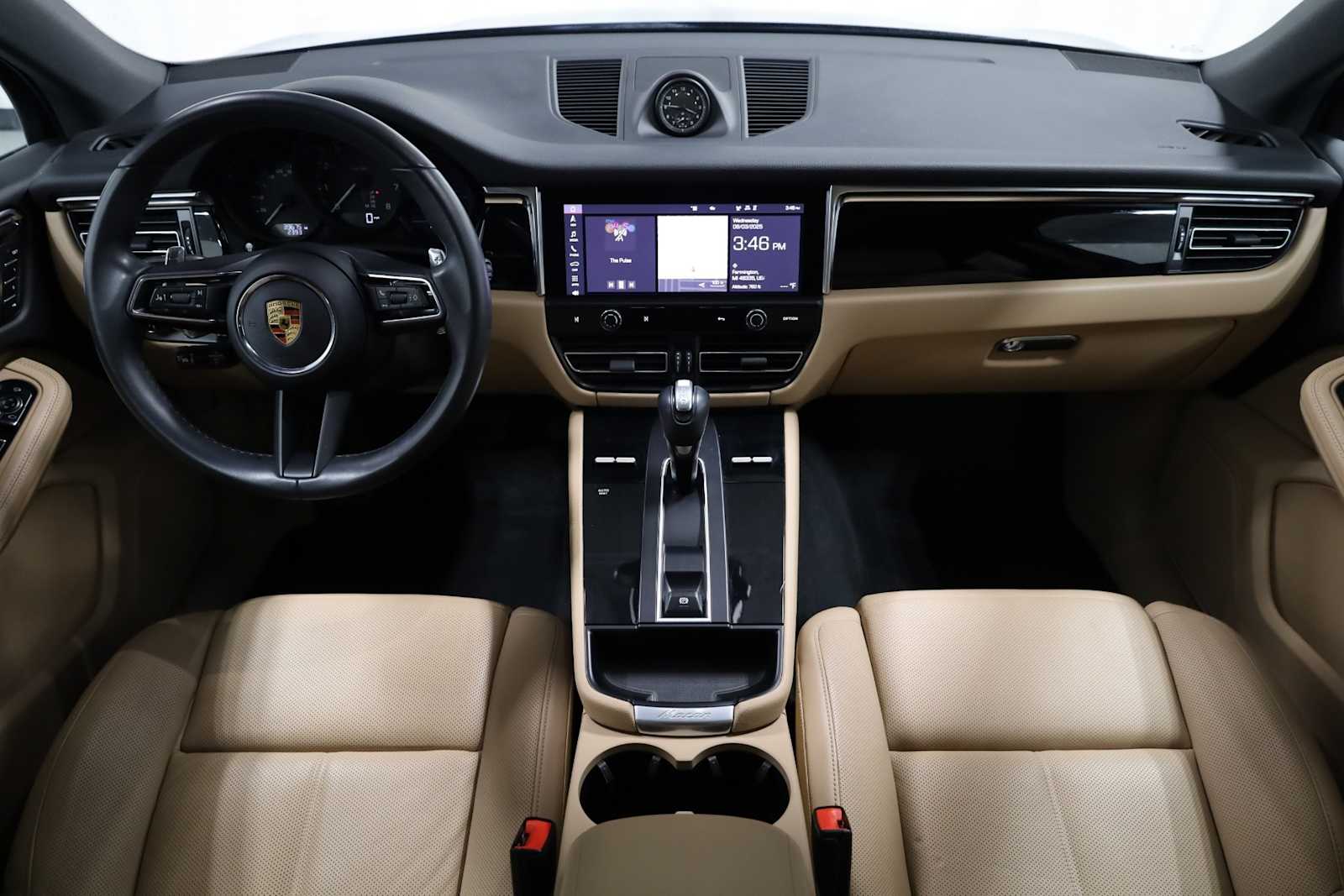 Thumbnail: 2023 Porsche Macan - 25