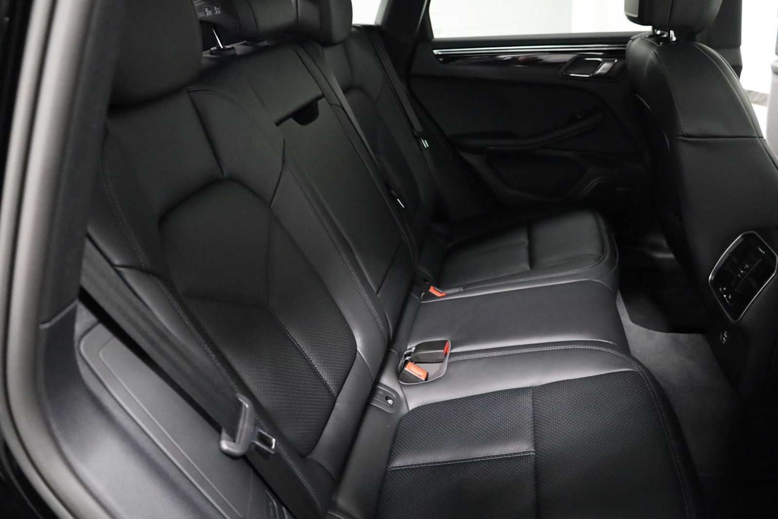 Thumbnail: 2026 Porsche Macan - 38