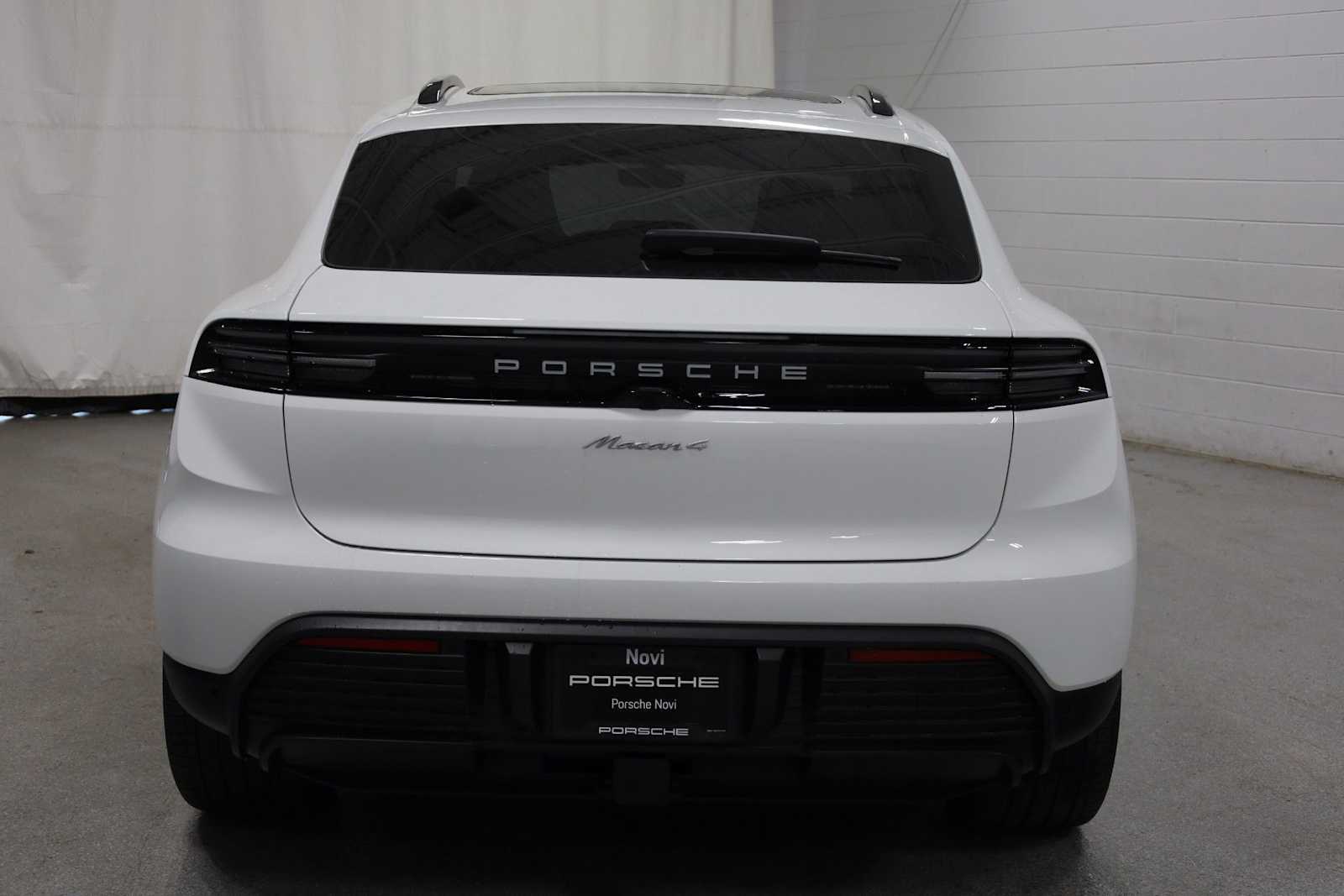 Thumbnail: 2026 Porsche Macan - 8