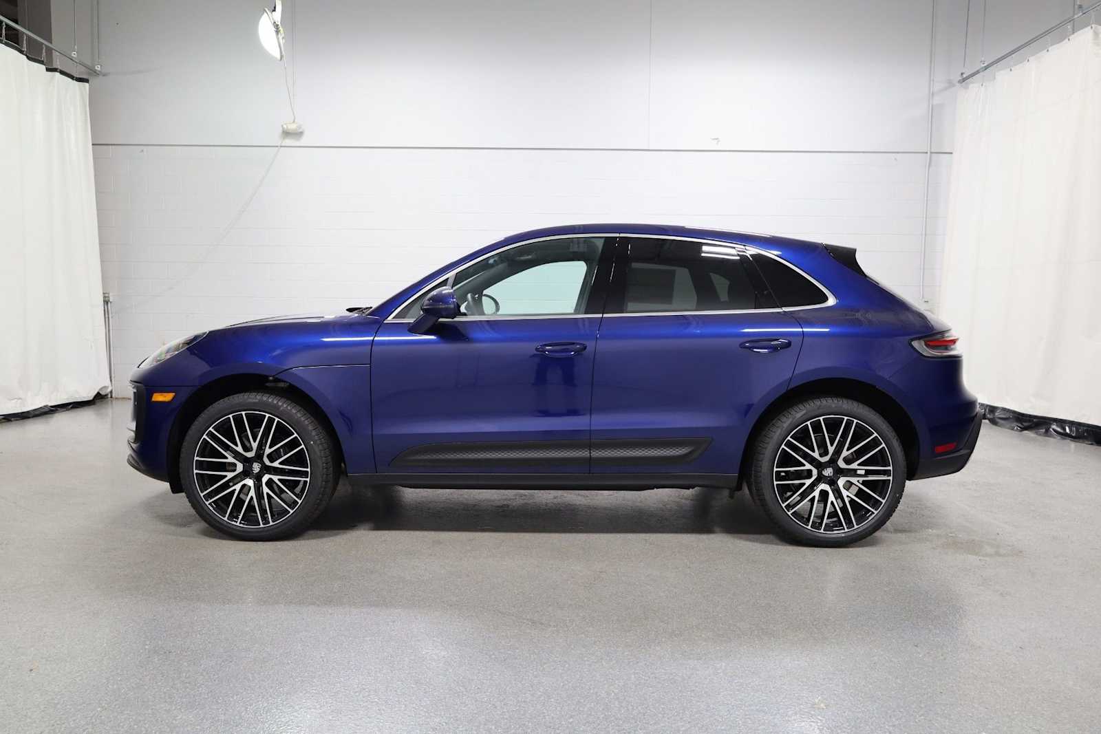 Thumbnail: 2026 Porsche Macan - 2
