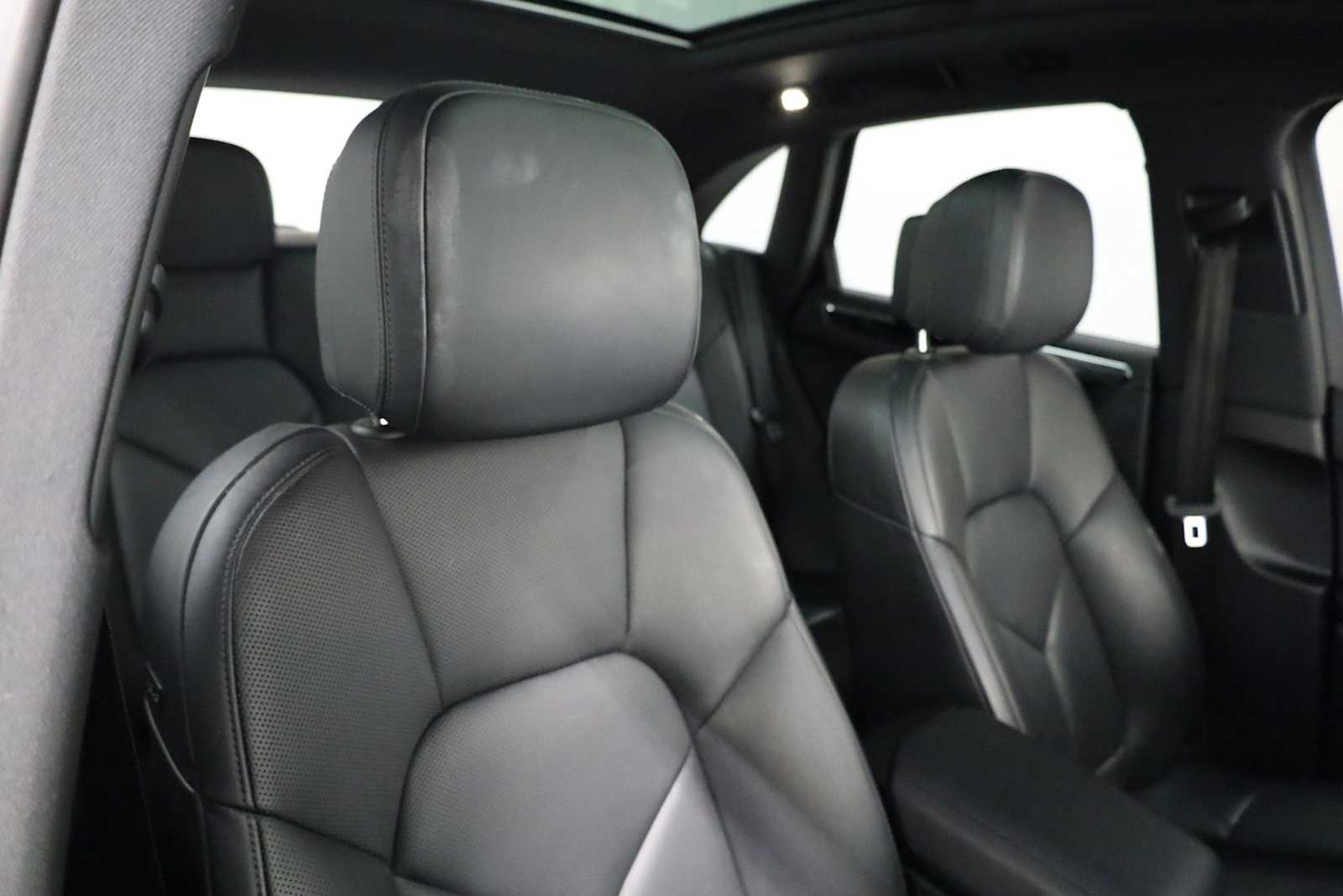 Thumbnail: 2020 Porsche Macan - 22