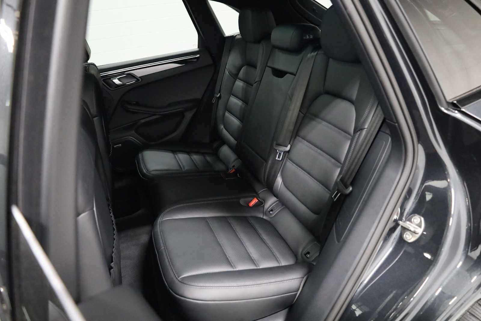 Thumbnail: 2026 Porsche Macan - 36