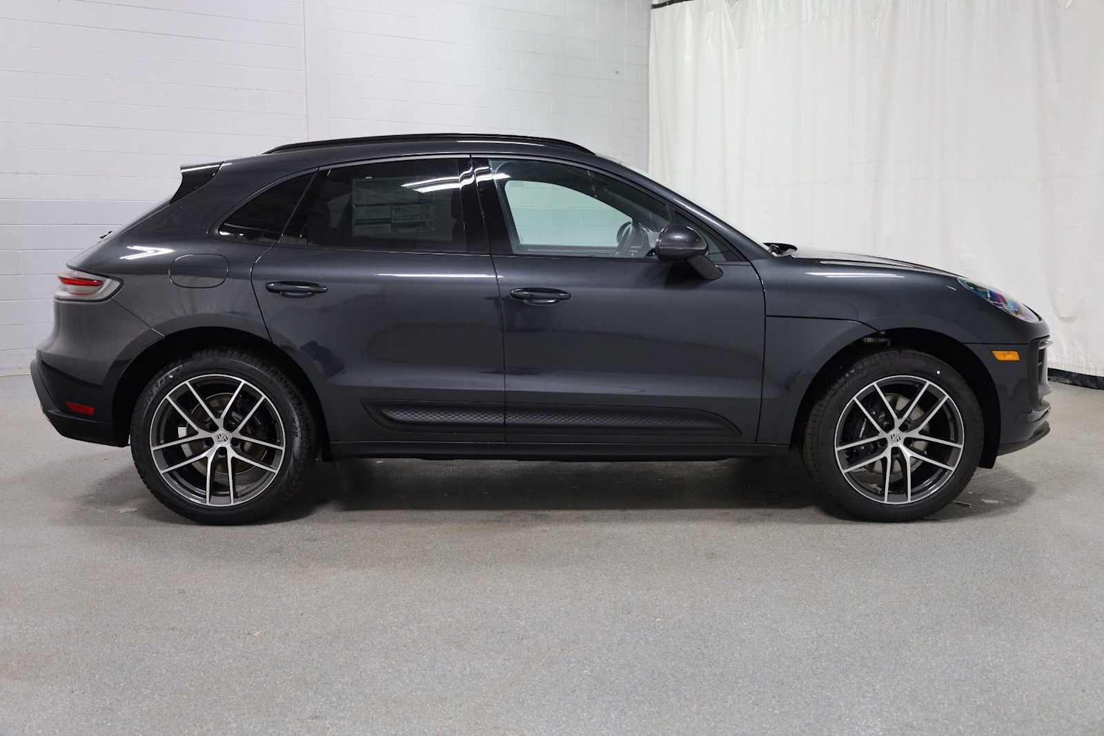 Thumbnail: 2026 Porsche Macan - 9