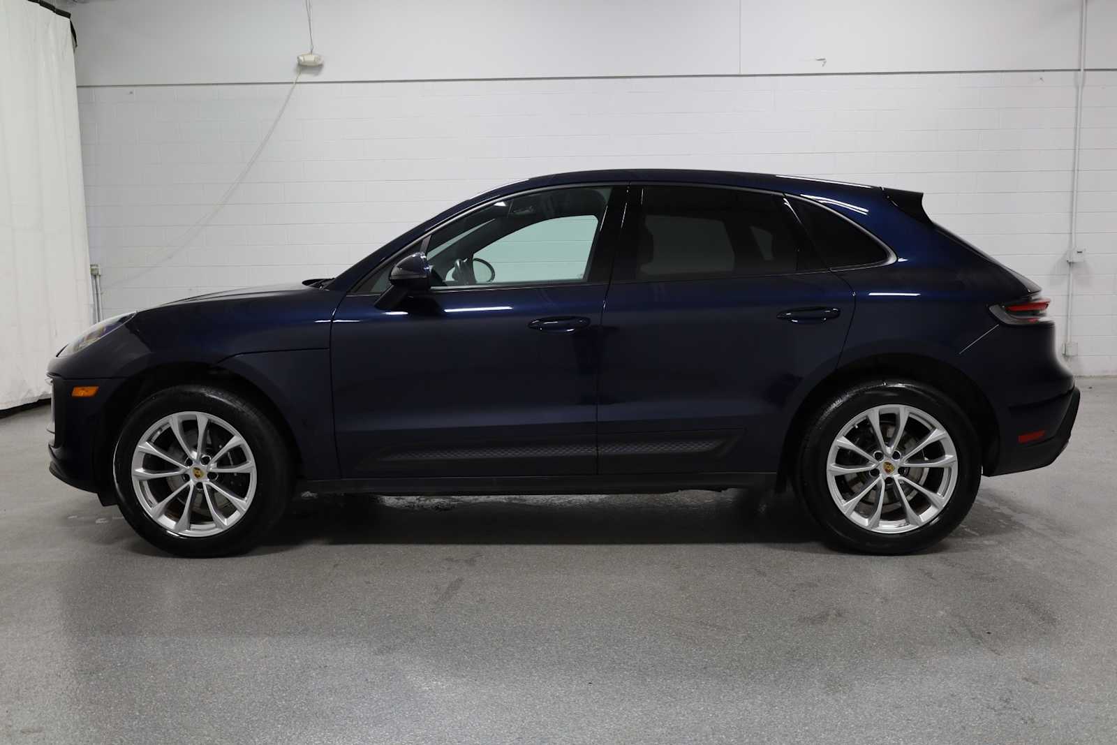 Thumbnail: 2023 Porsche Macan - 2
