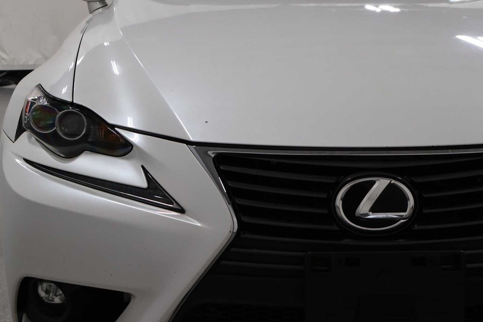 Thumbnail: 2016 Lexus IS - 15
