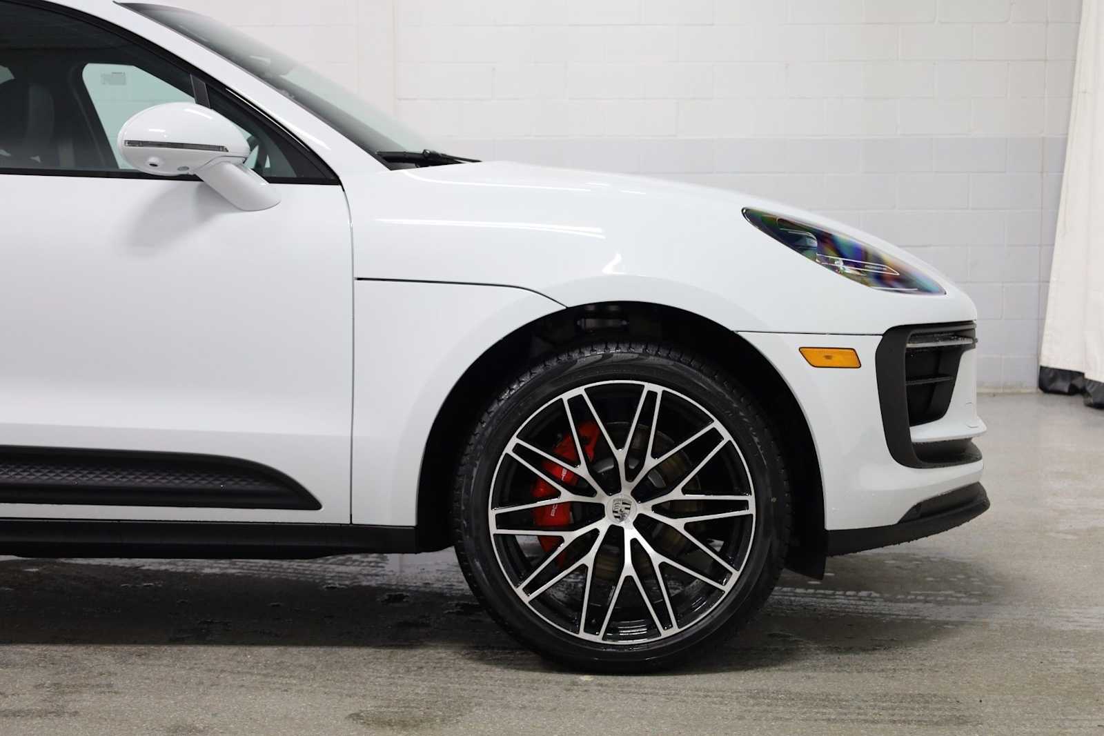 Thumbnail: 2026 Porsche Macan - 11