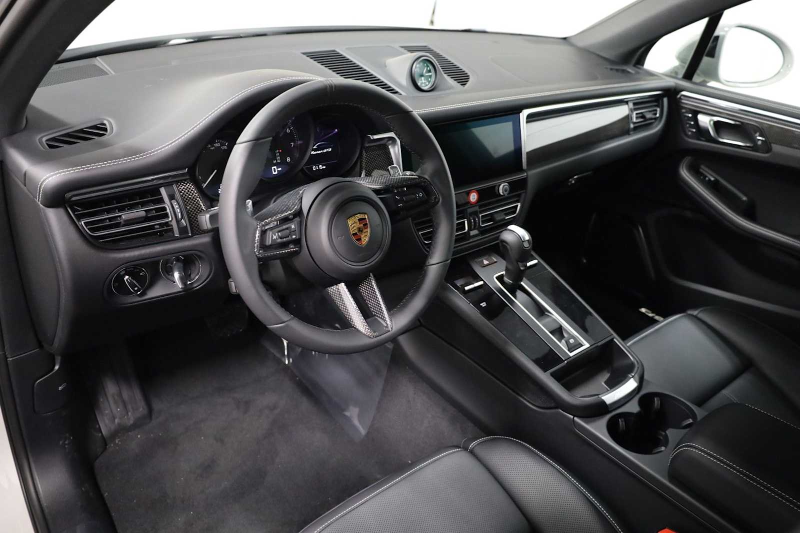 Thumbnail: 2026 Porsche Macan - 4