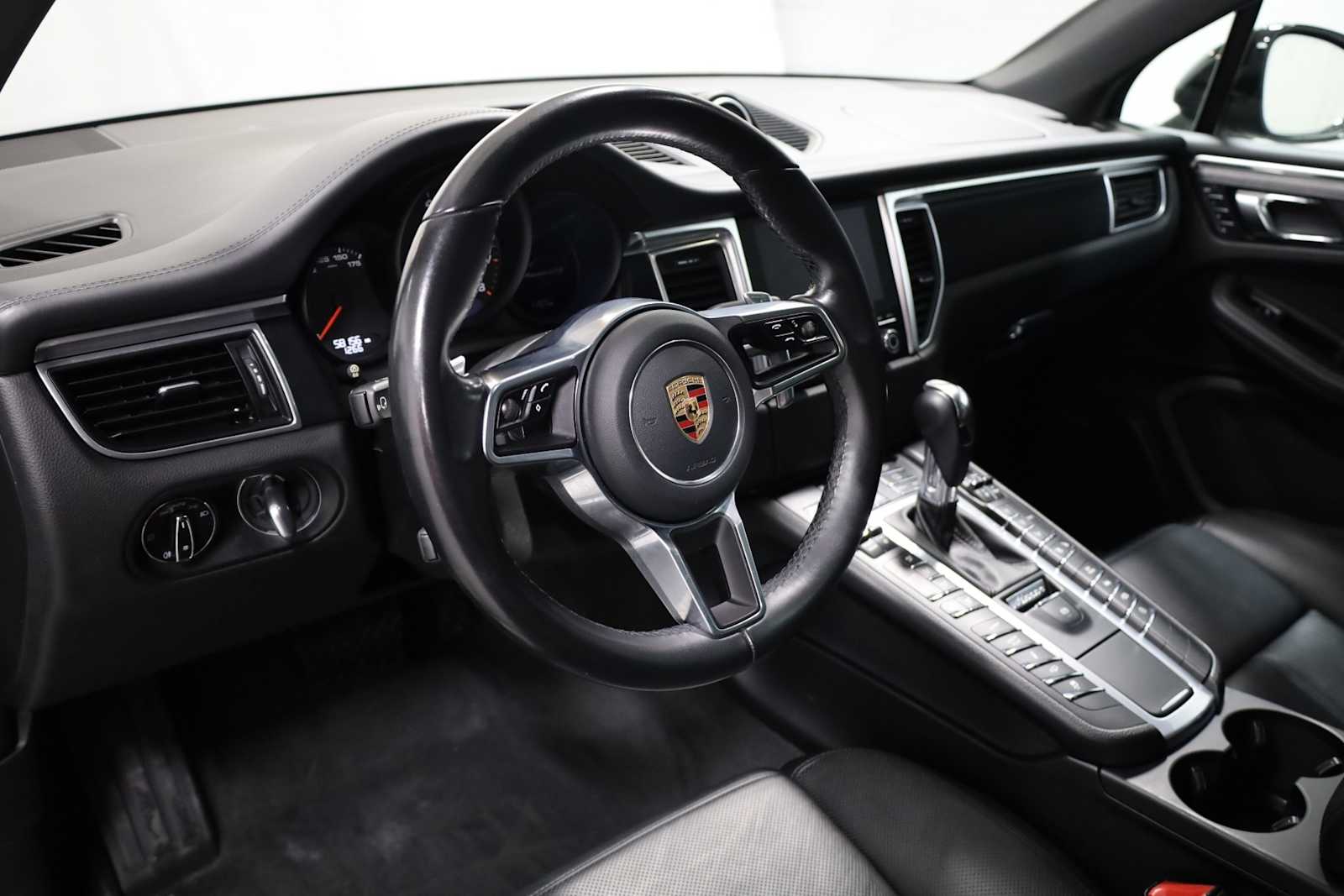 Thumbnail: 2017 Porsche Macan - 4