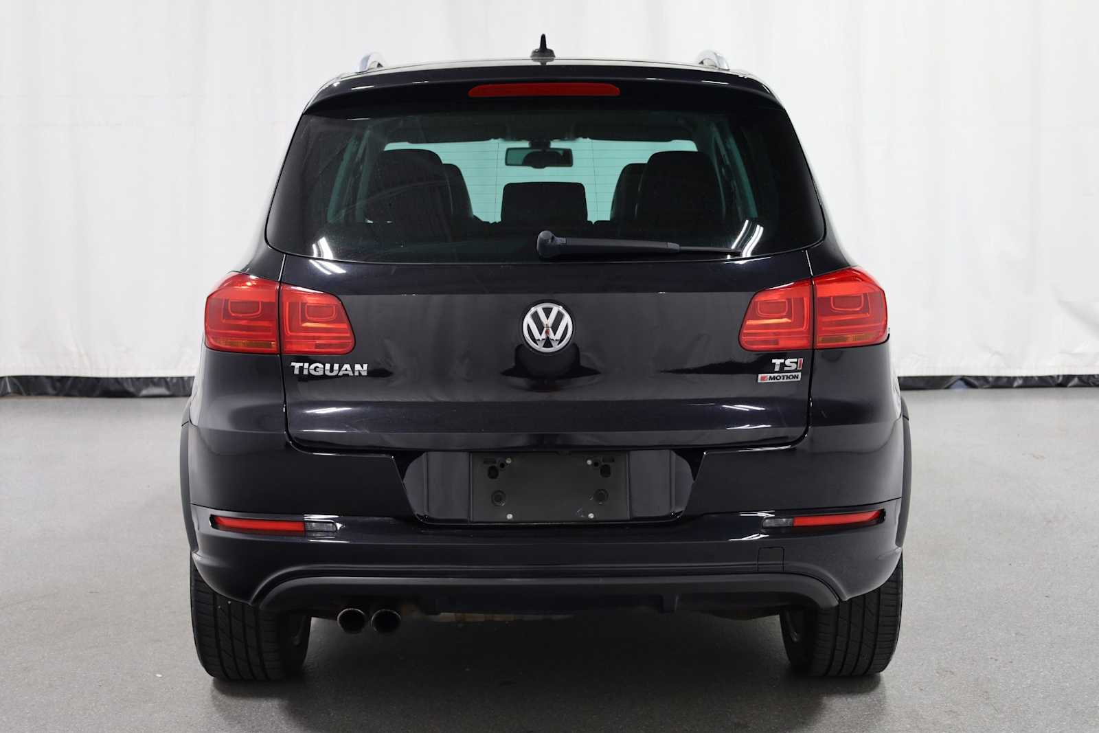 Thumbnail: 2017 Volkswagen Tiguan - 7