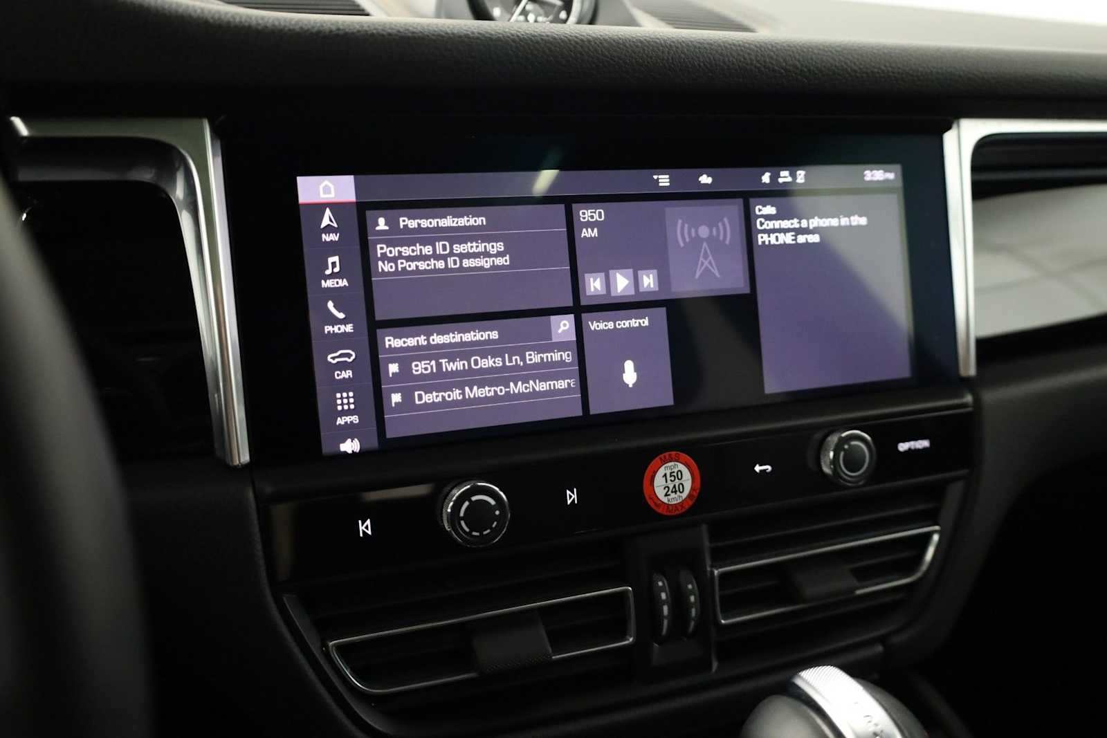 Thumbnail: 2025 Porsche Macan - 32