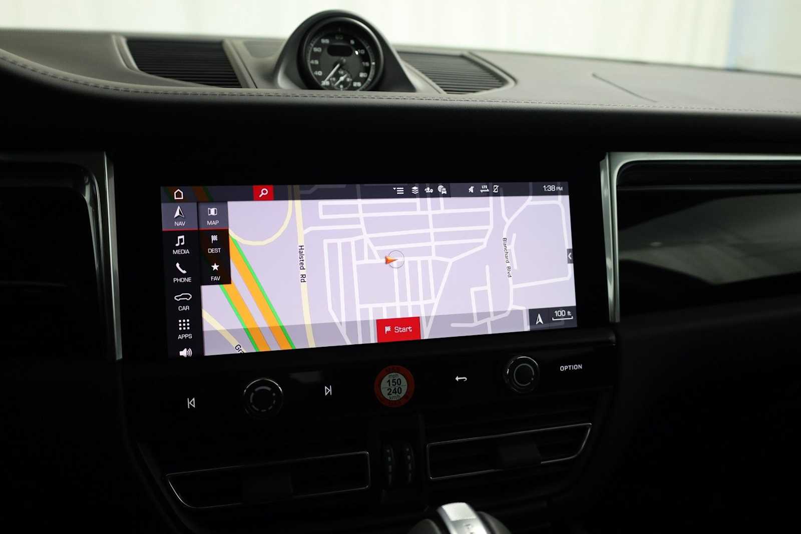 Thumbnail: 2026 Porsche Macan - 33