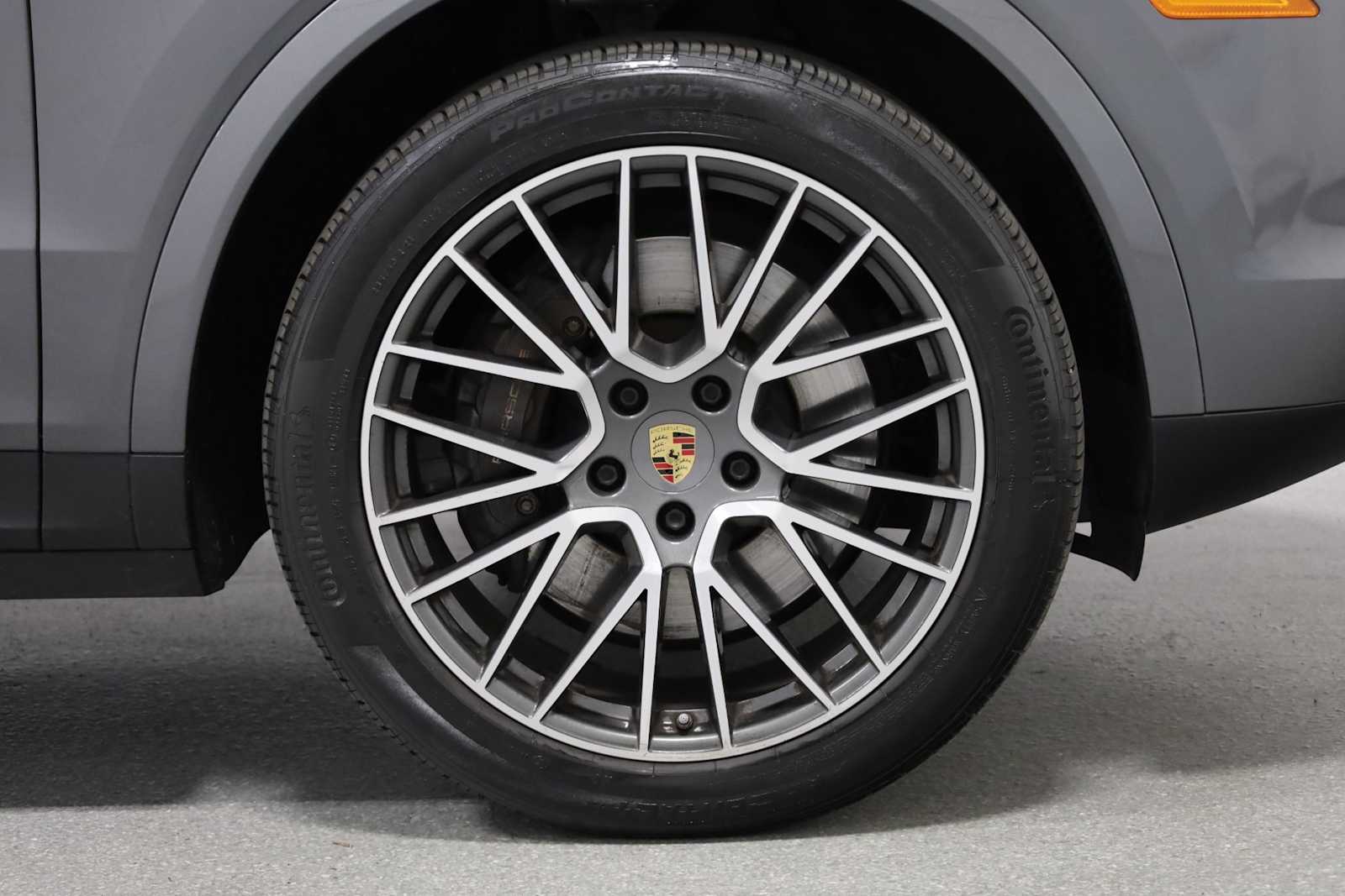 Thumbnail: 2022 Porsche Cayenne - 36