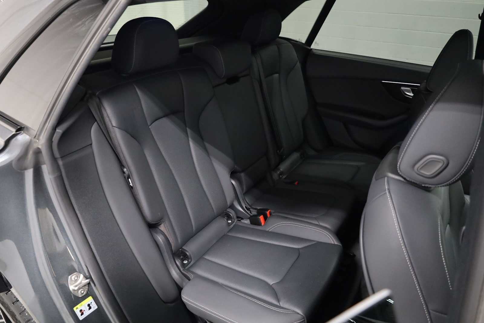 Thumbnail: 2021 Audi Q8 - 34