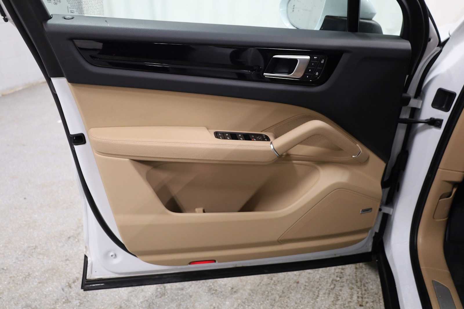 Thumbnail: 2023 Porsche Cayenne - 16