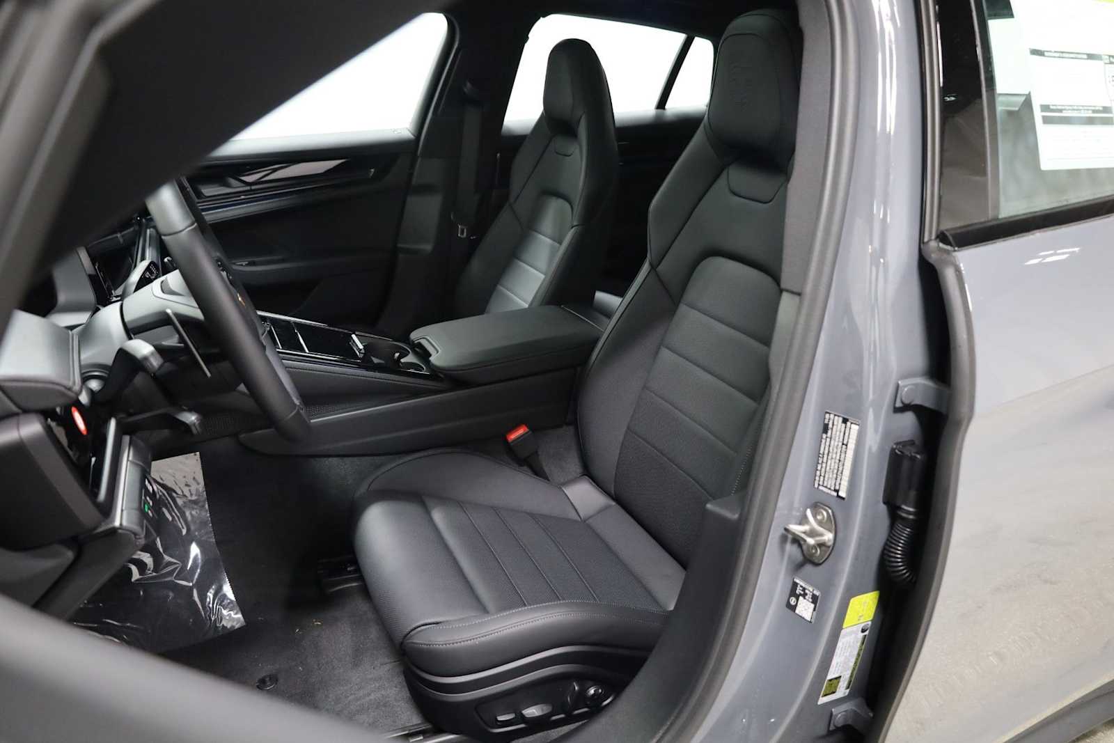 Thumbnail: 2026 Porsche Panamera - 5