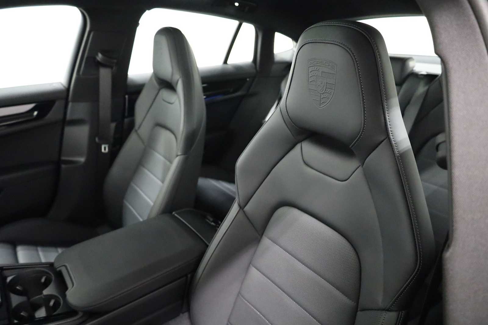 Thumbnail: 2026 Porsche Panamera - 19