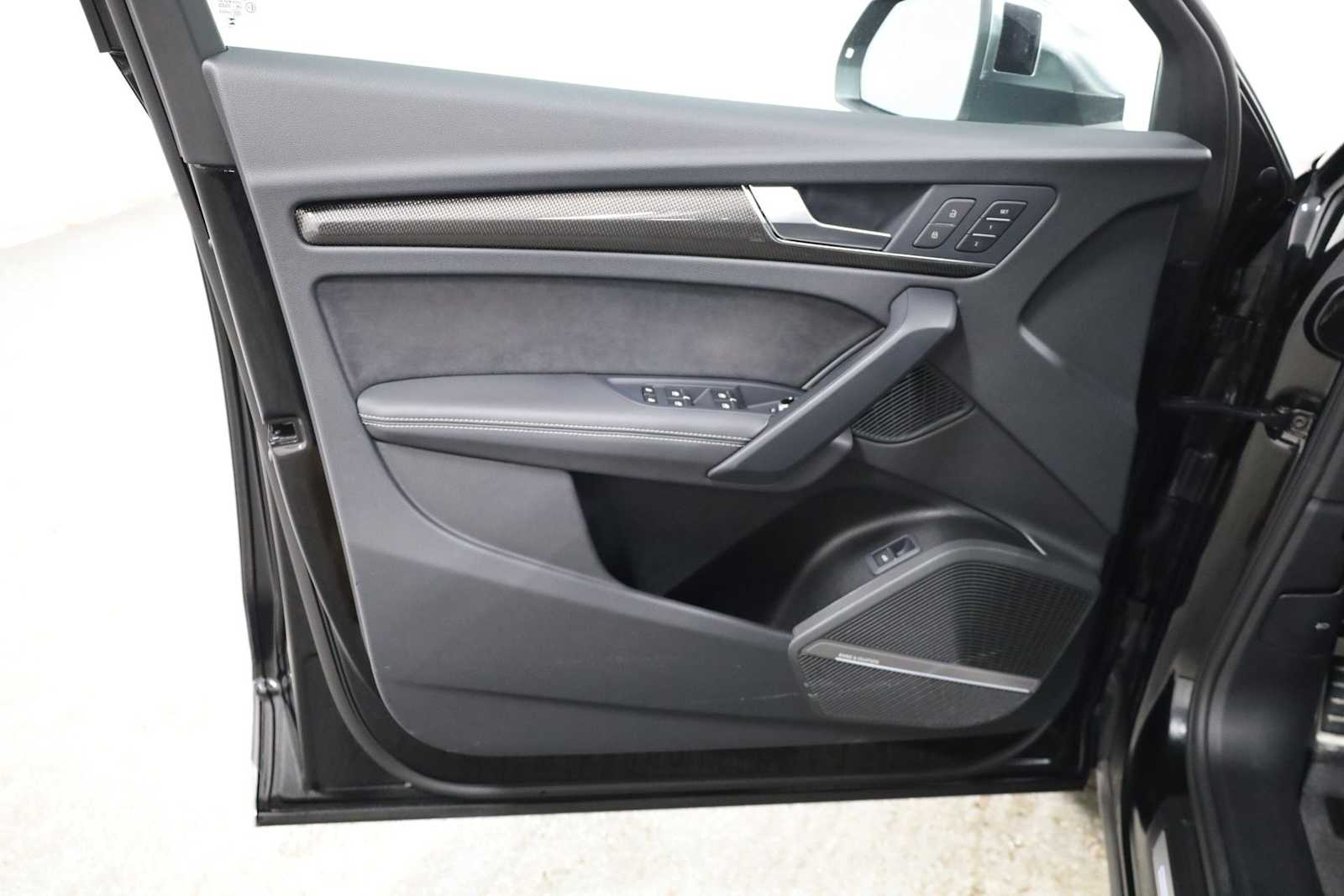 Thumbnail: 2024 Audi SQ5 - 16